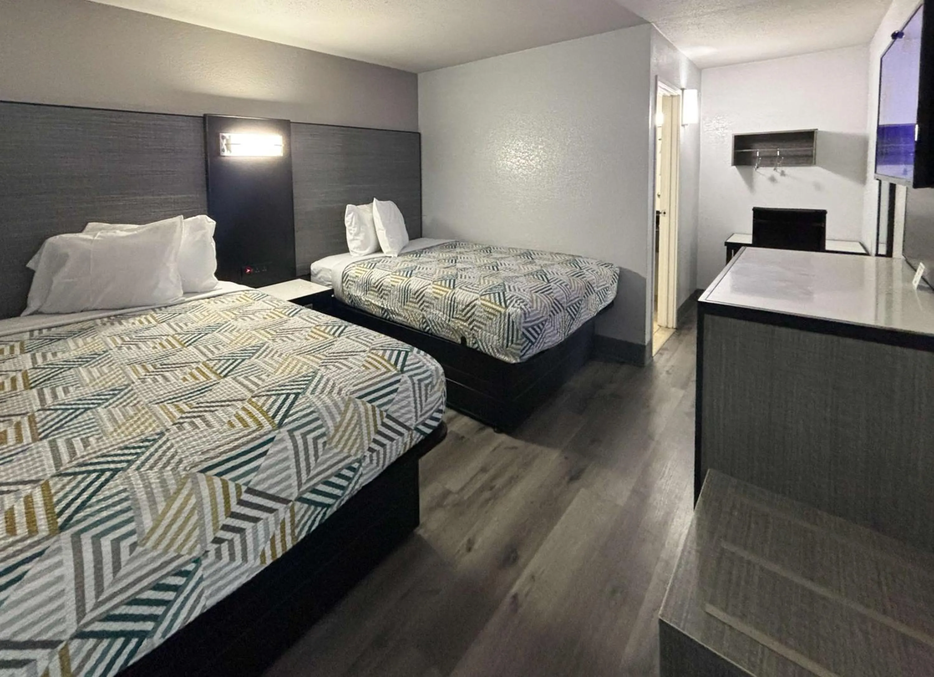 Bedroom, Bed in Motel 6-Meridian, MS