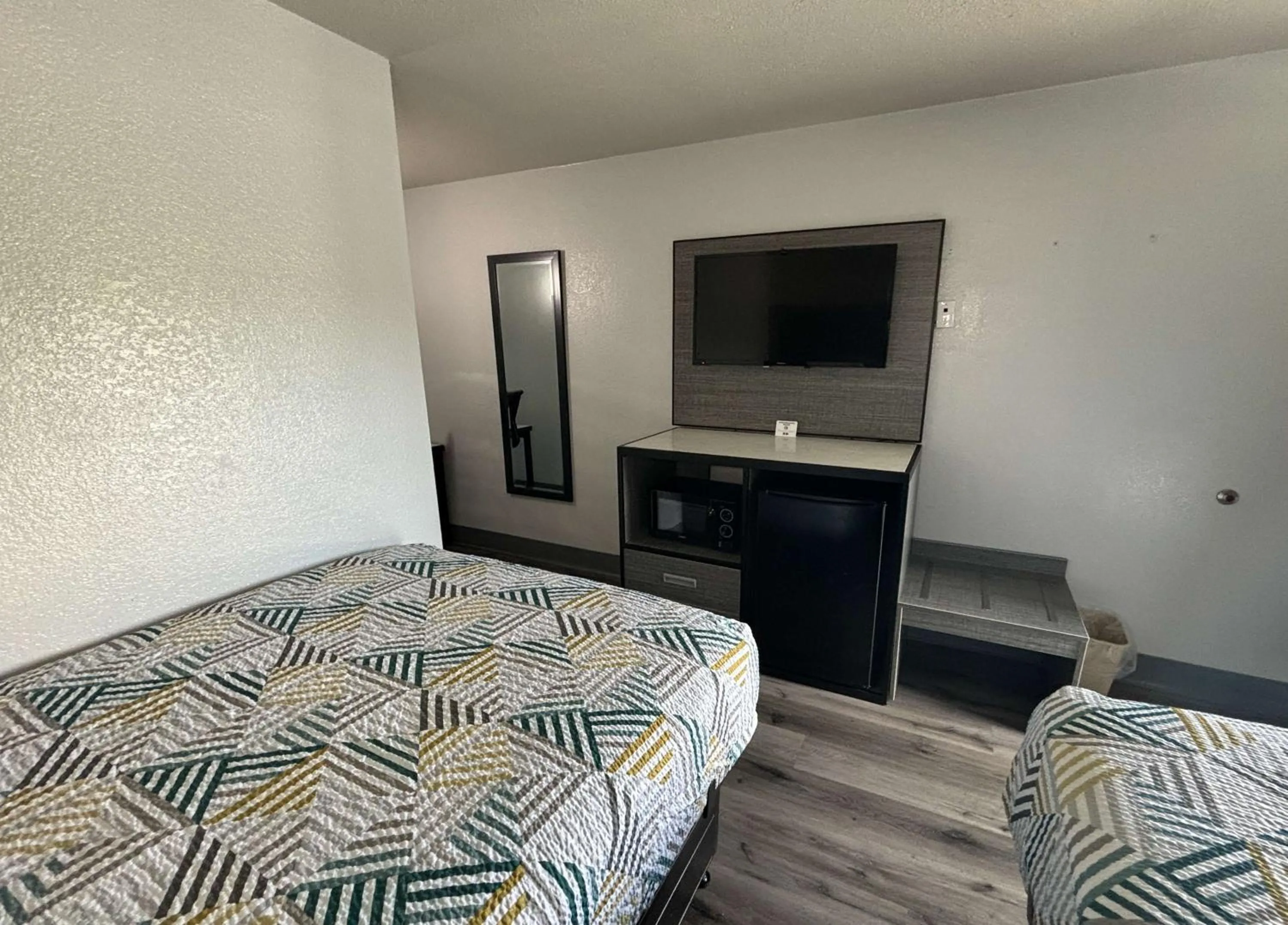 Bedroom, Bed in Motel 6-Meridian, MS