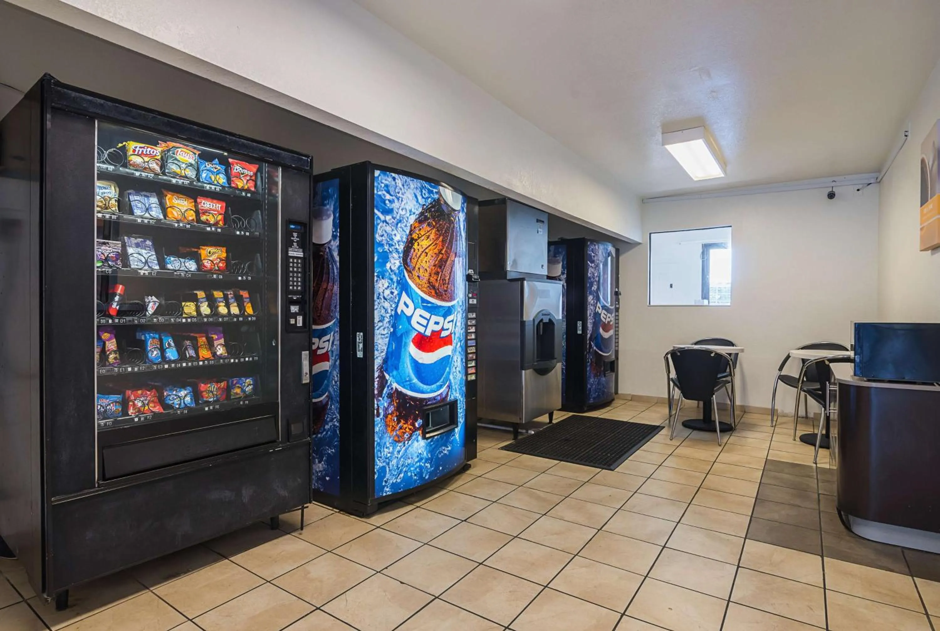 Seating area in Motel 6-Bessemer, AL - Birmingham