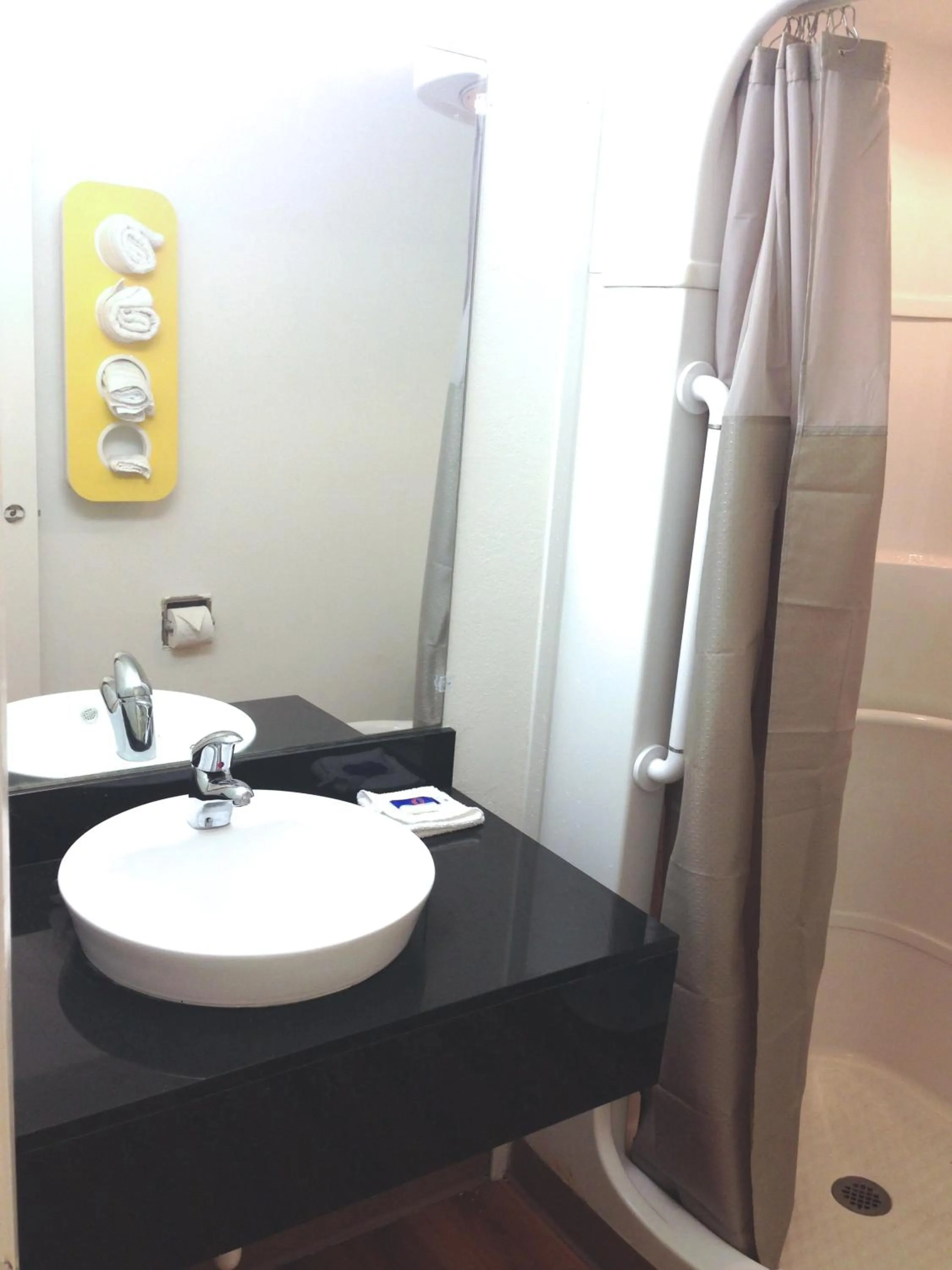 Bathroom in Motel 6-Bessemer, AL - Birmingham