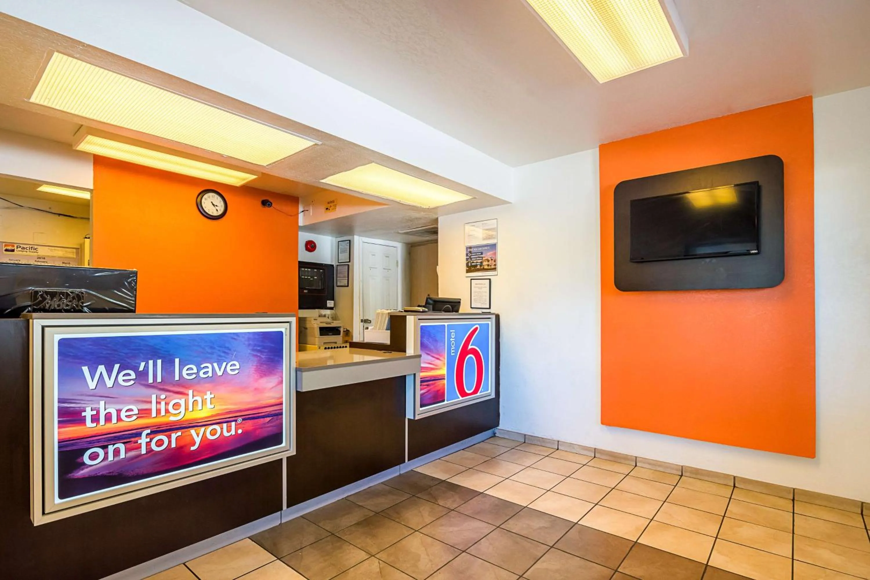 Communal lounge/ TV room in Motel 6-Bessemer, AL - Birmingham