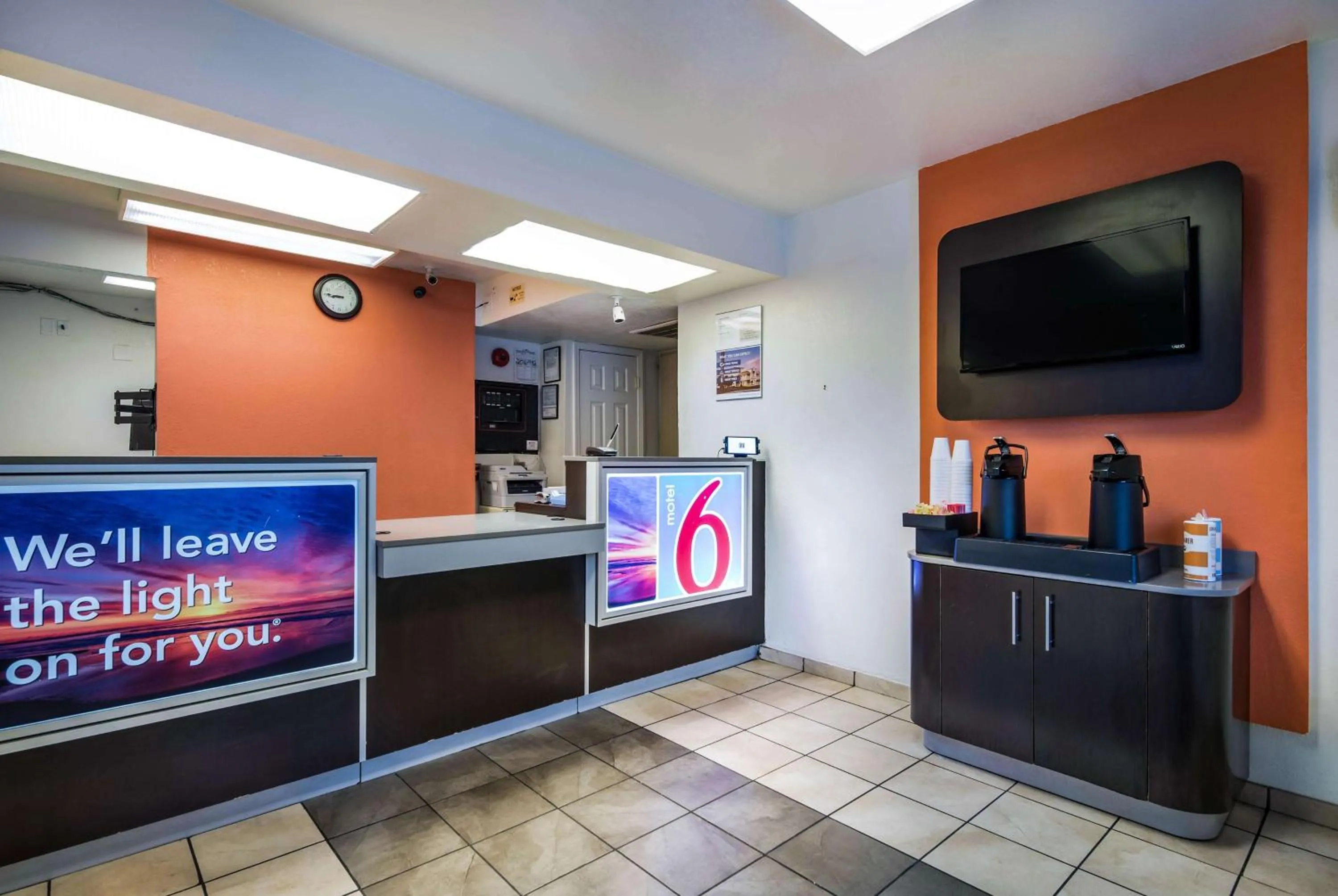 Communal lounge/ TV room in Motel 6-Bessemer, AL - Birmingham