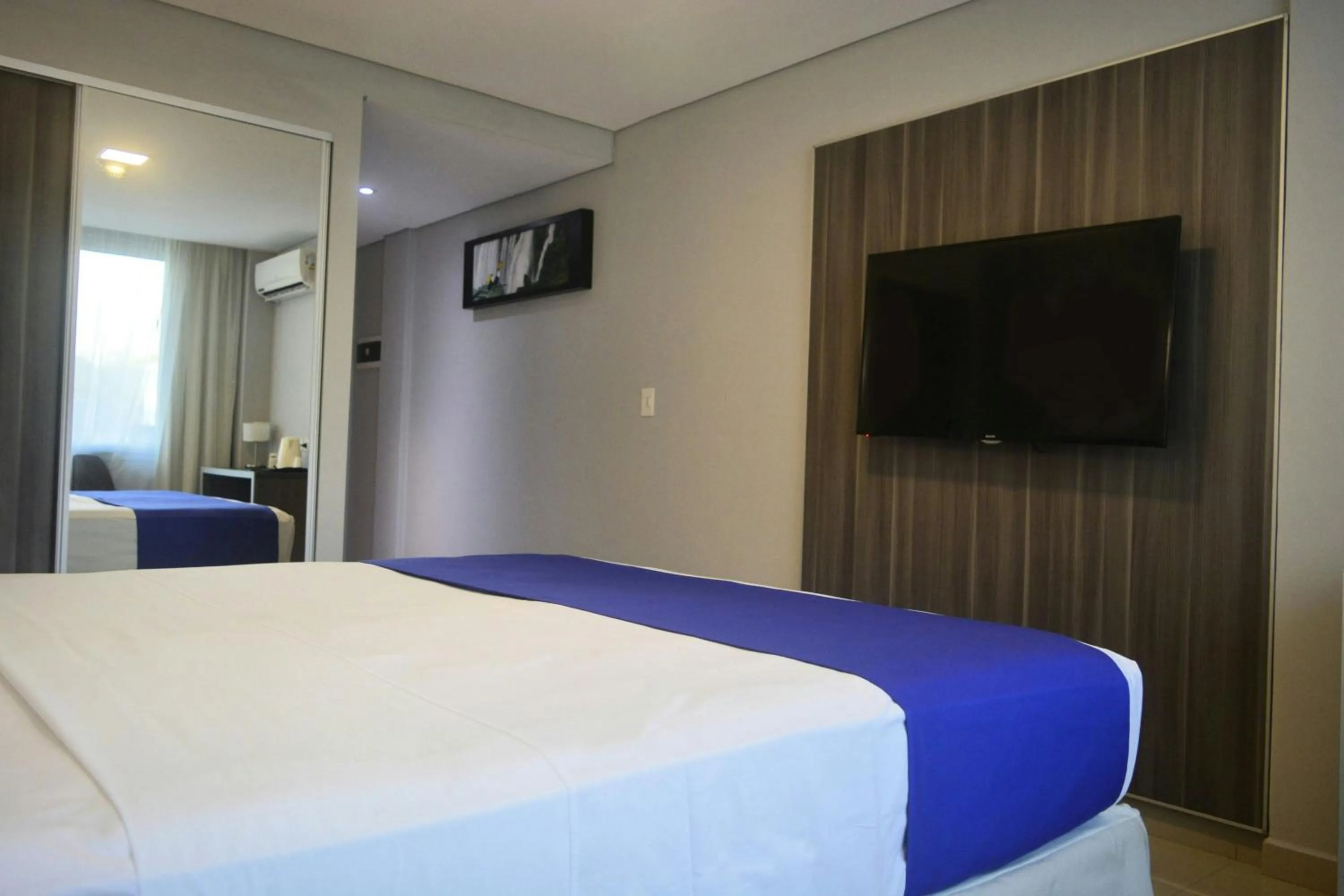 Photo of the whole room, Bed in City Falls Iguazú