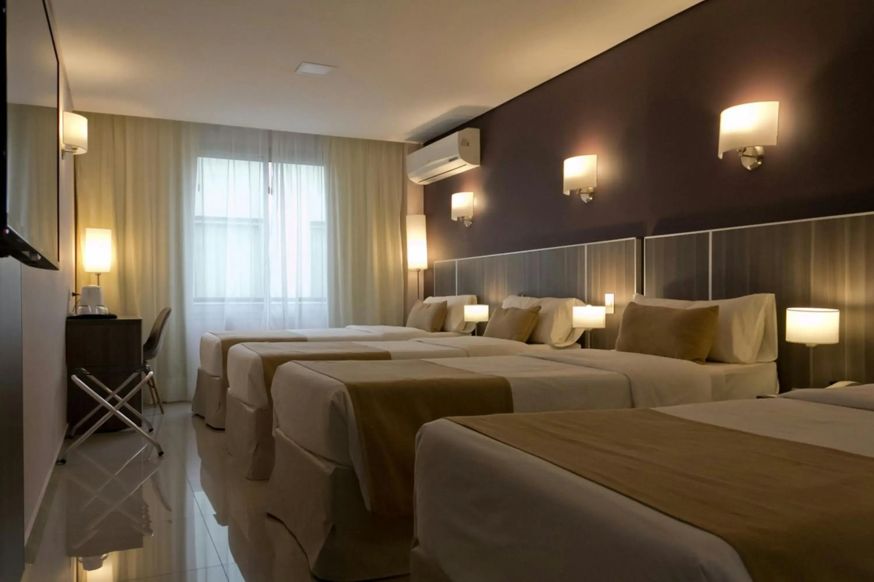 Superior Twin Room with Four Twin Beds - Limited View in City Falls Iguazú Superior Twin Room with Four Twin Beds - Limited View in City Falls Iguazú