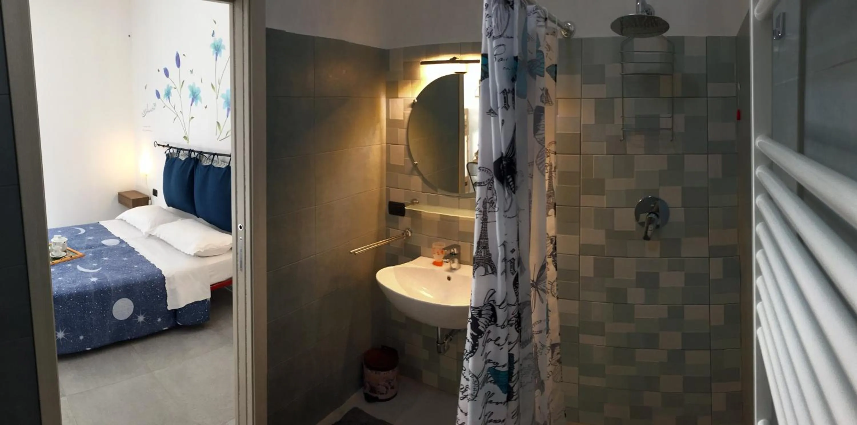 Bathroom, Bed in B&B Honey Rooms