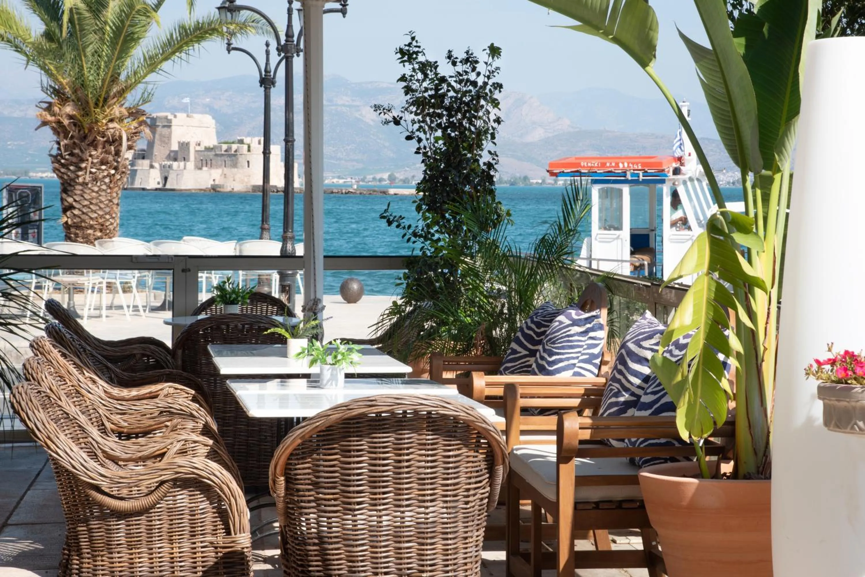 Coffee/tea facilities in Grande Bretagne - Nafplio