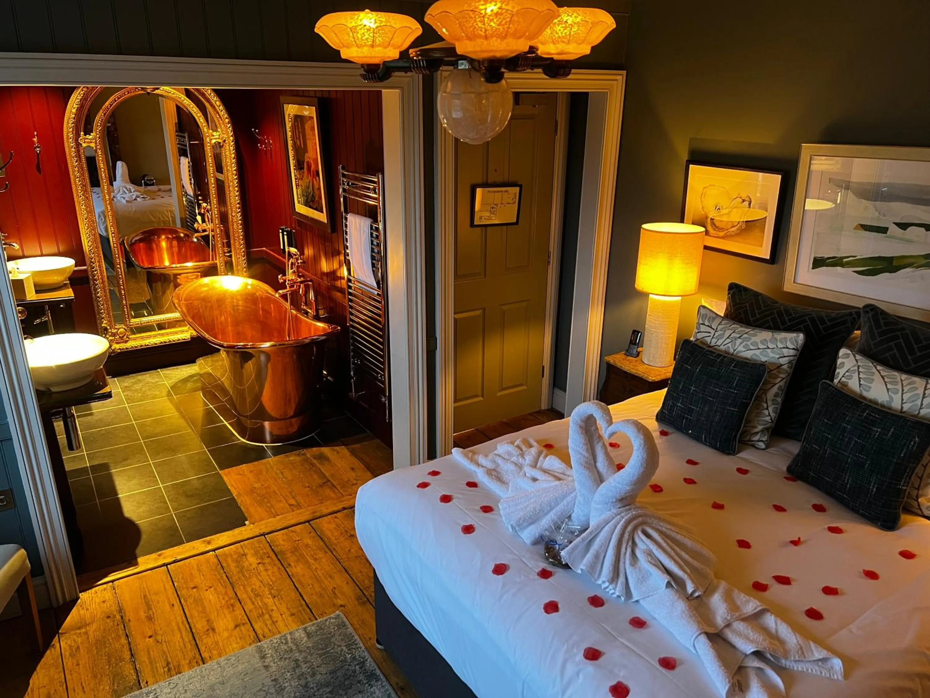 Bathroom, Bed in The Marquis of Granby