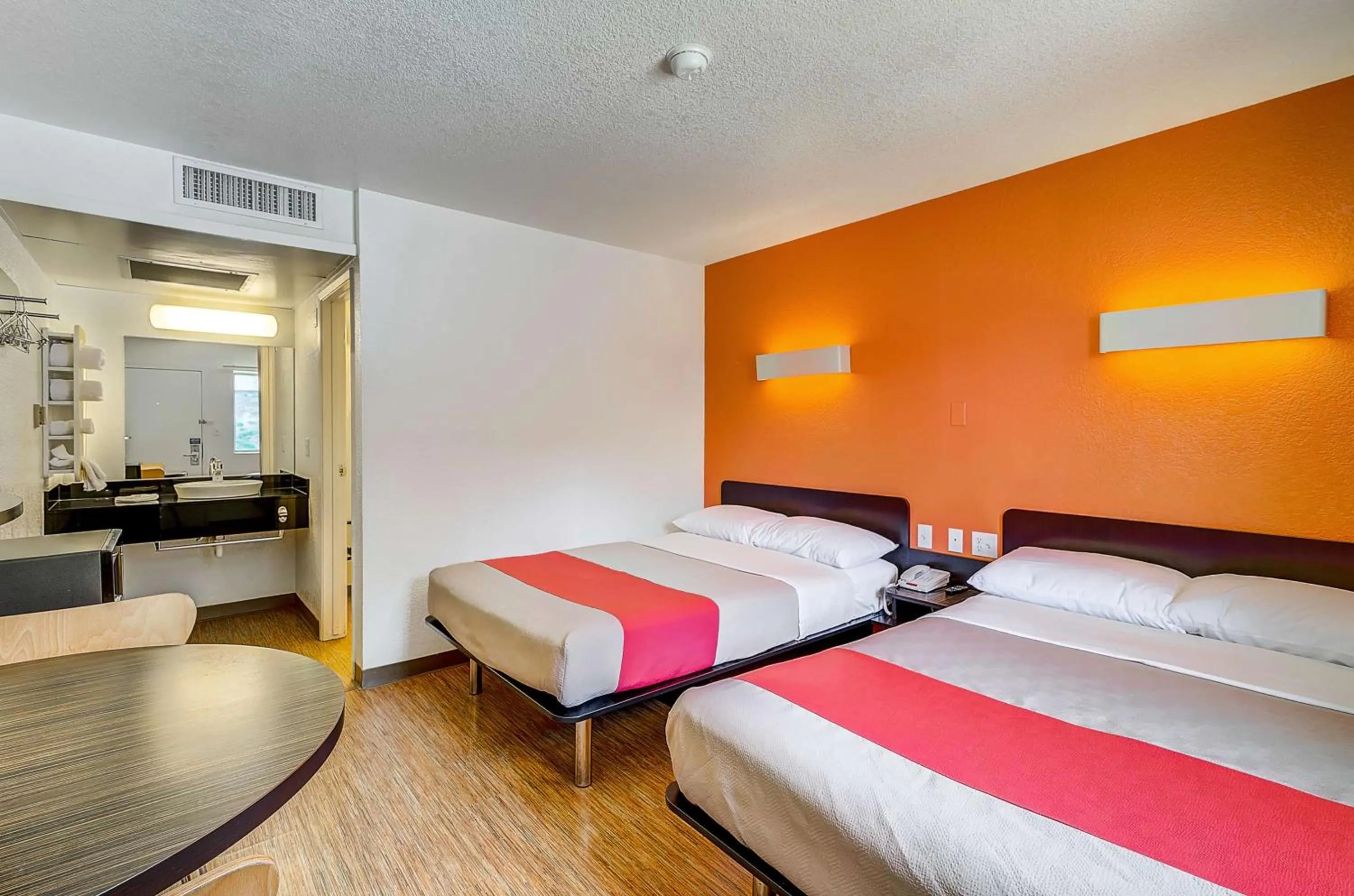 Premium Quadruple Room in Motel 6 Thornton