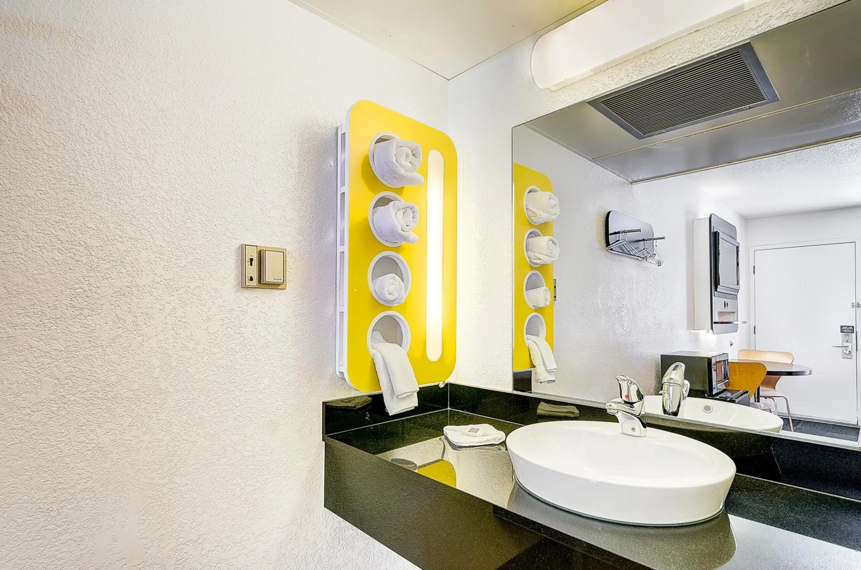 Bathroom in Park Inn by Radisson, Thornton