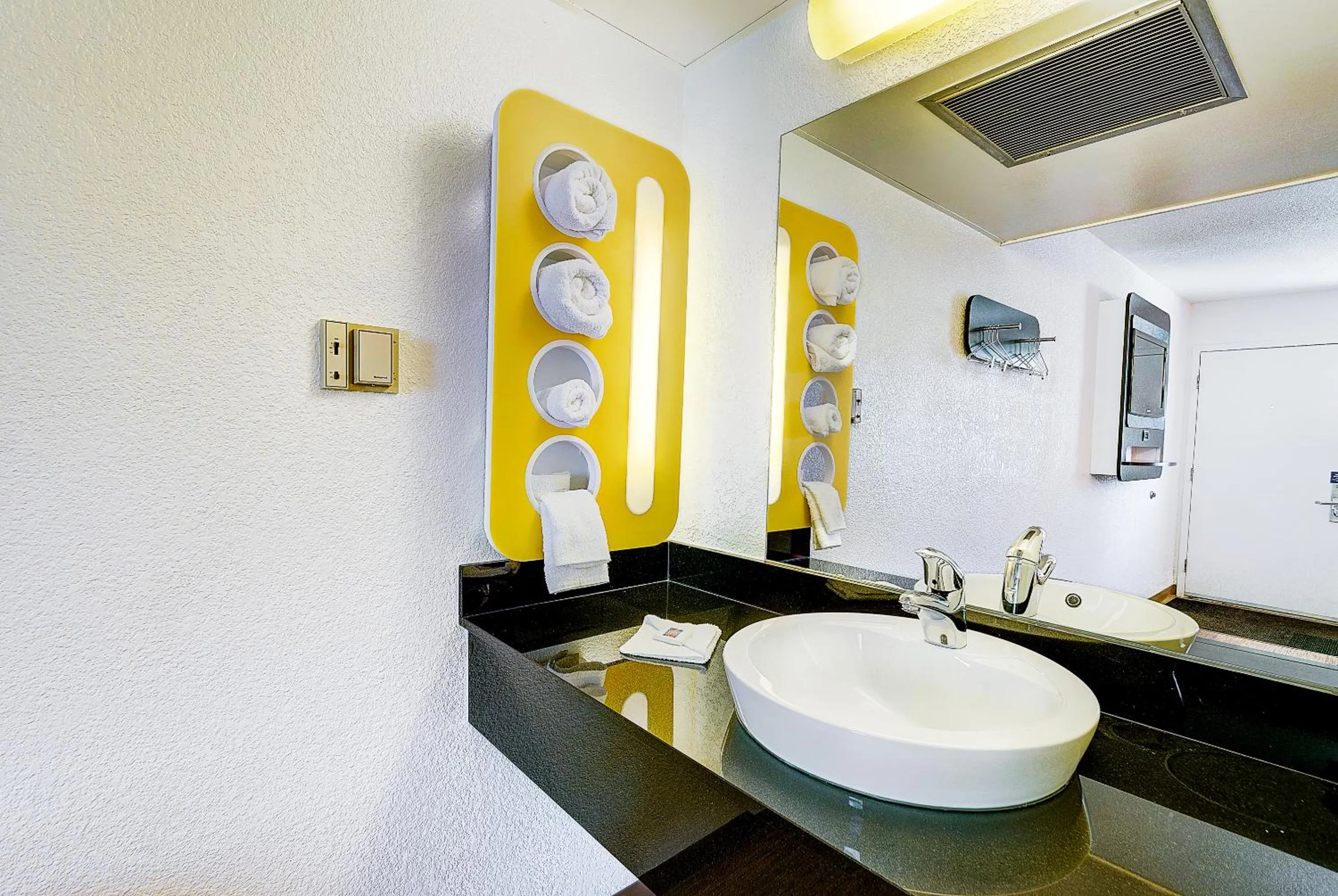 Bathroom in Park Inn by Radisson, Thornton