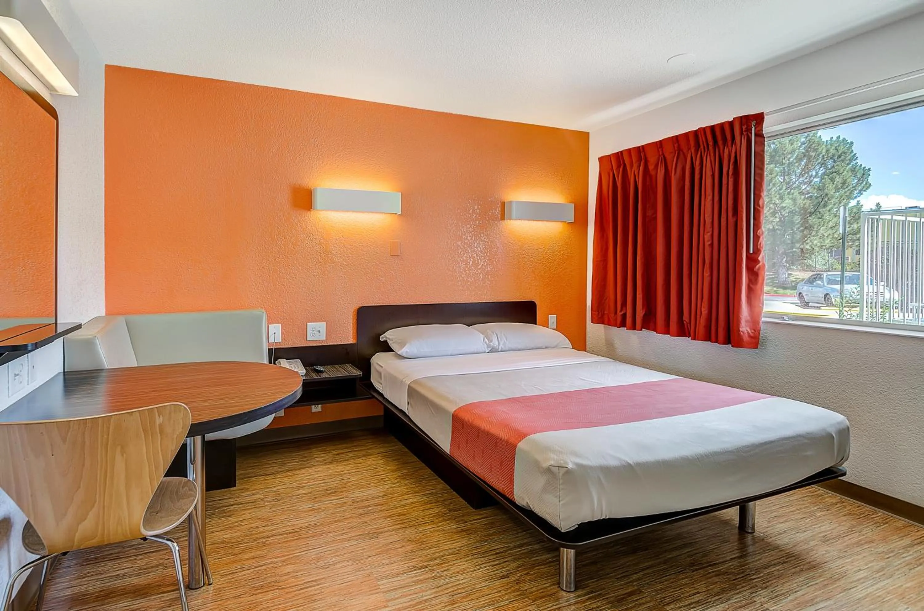 Bed in Motel 6 Thornton