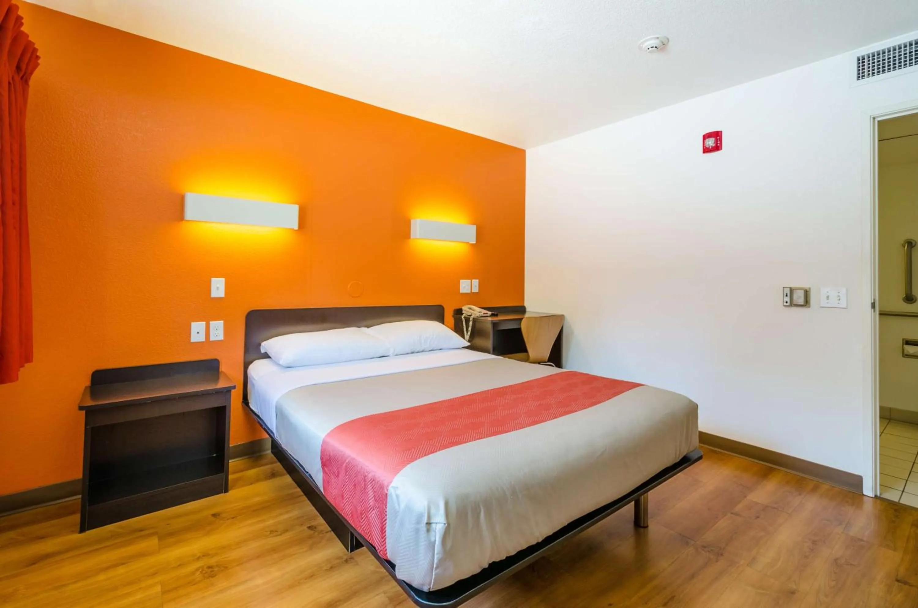 Deluxe Room in Motel 6-Thornton, CO - Denver
