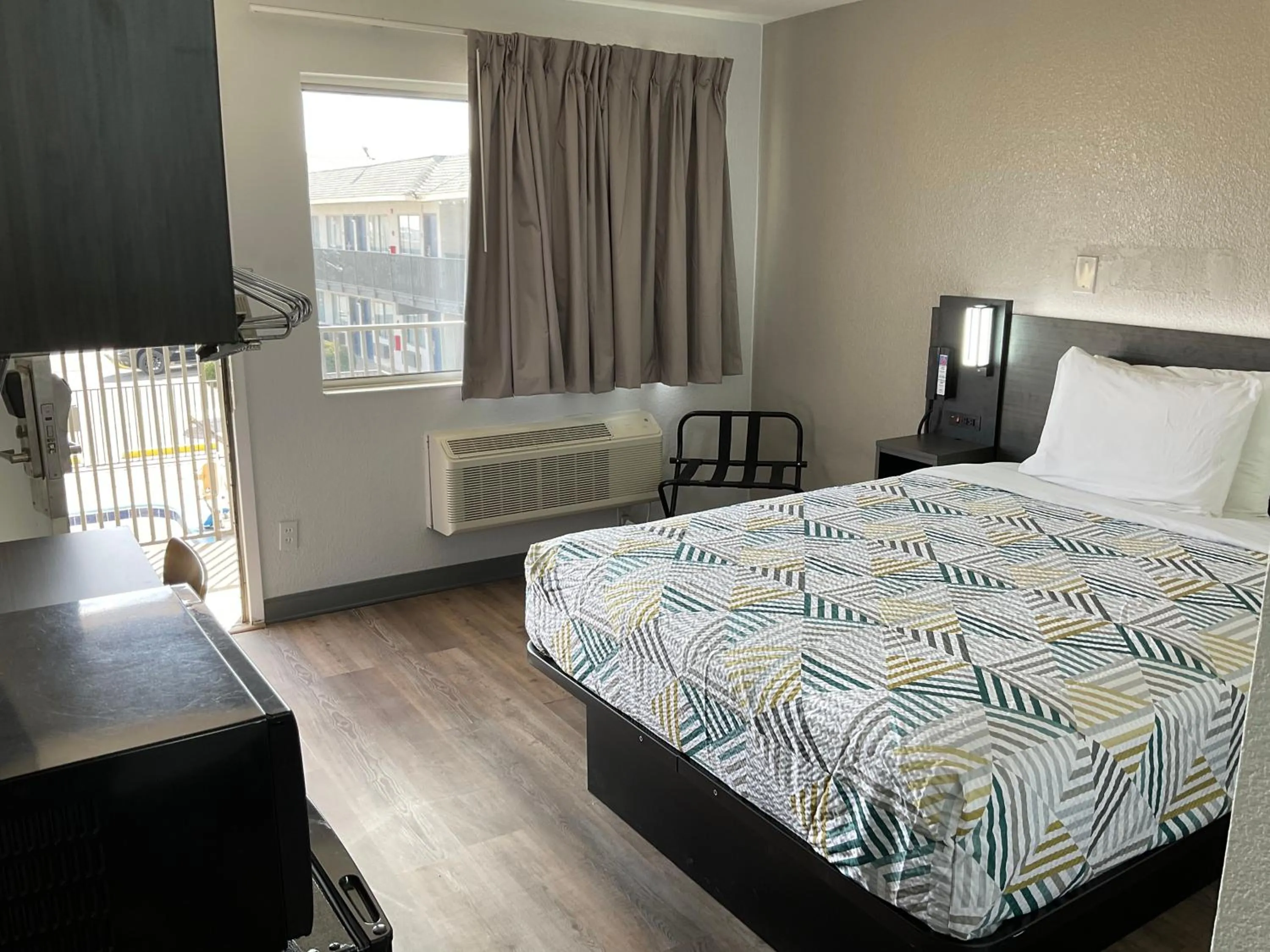 Bedroom, Bed in Motel 6-Odessa, TX