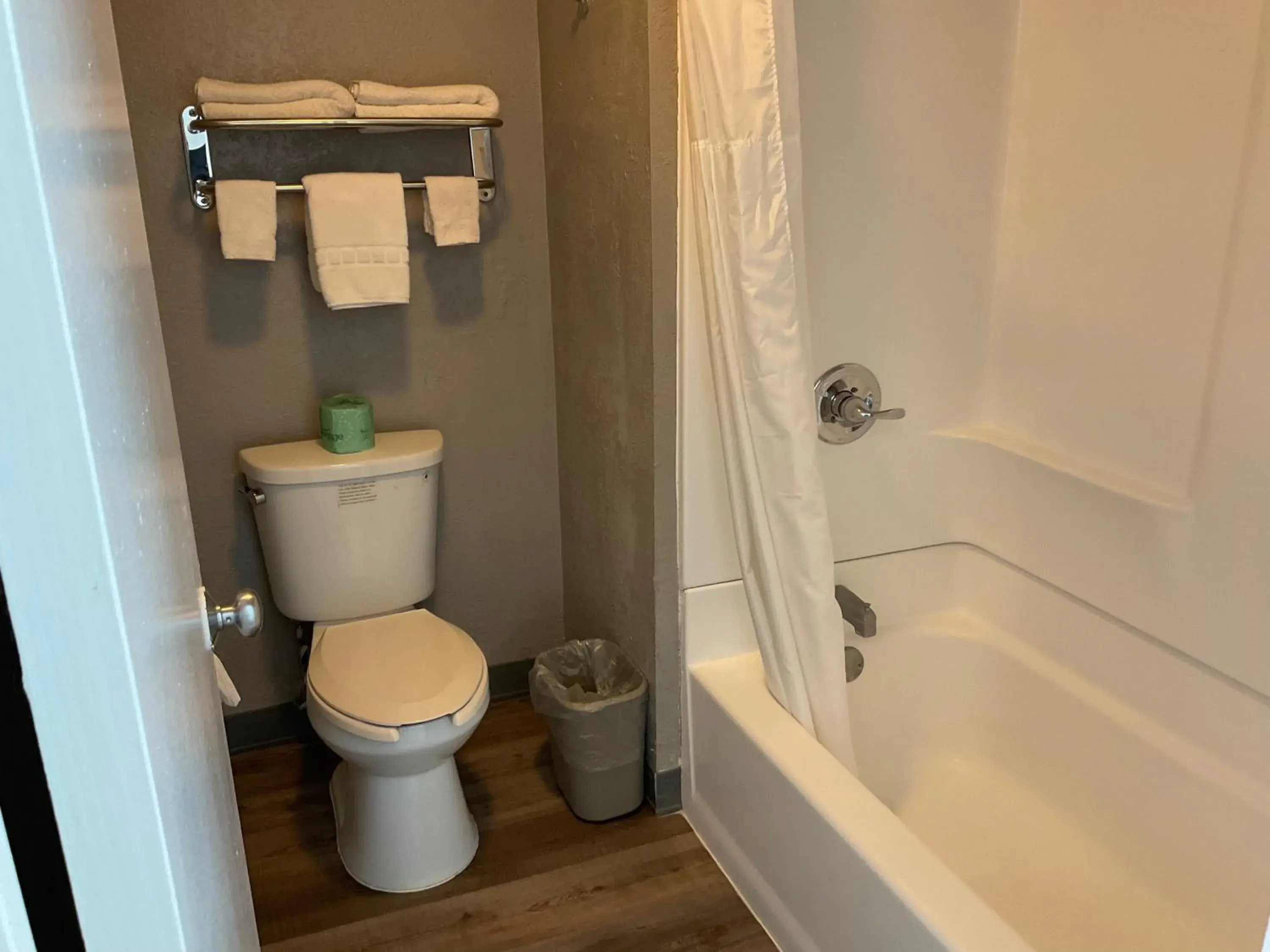 Queen Room - Disability Access - Non-Smoking in Motel 6-Odessa, TX Queen Room - Disability Access - Non-Smoking in Motel 6-Odessa, TX