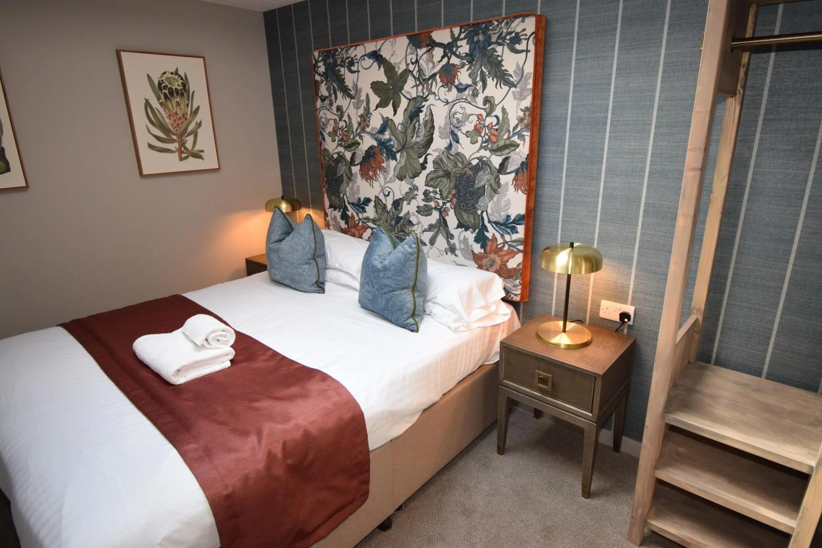 Bedroom, Bed in Elphinstone Hotel