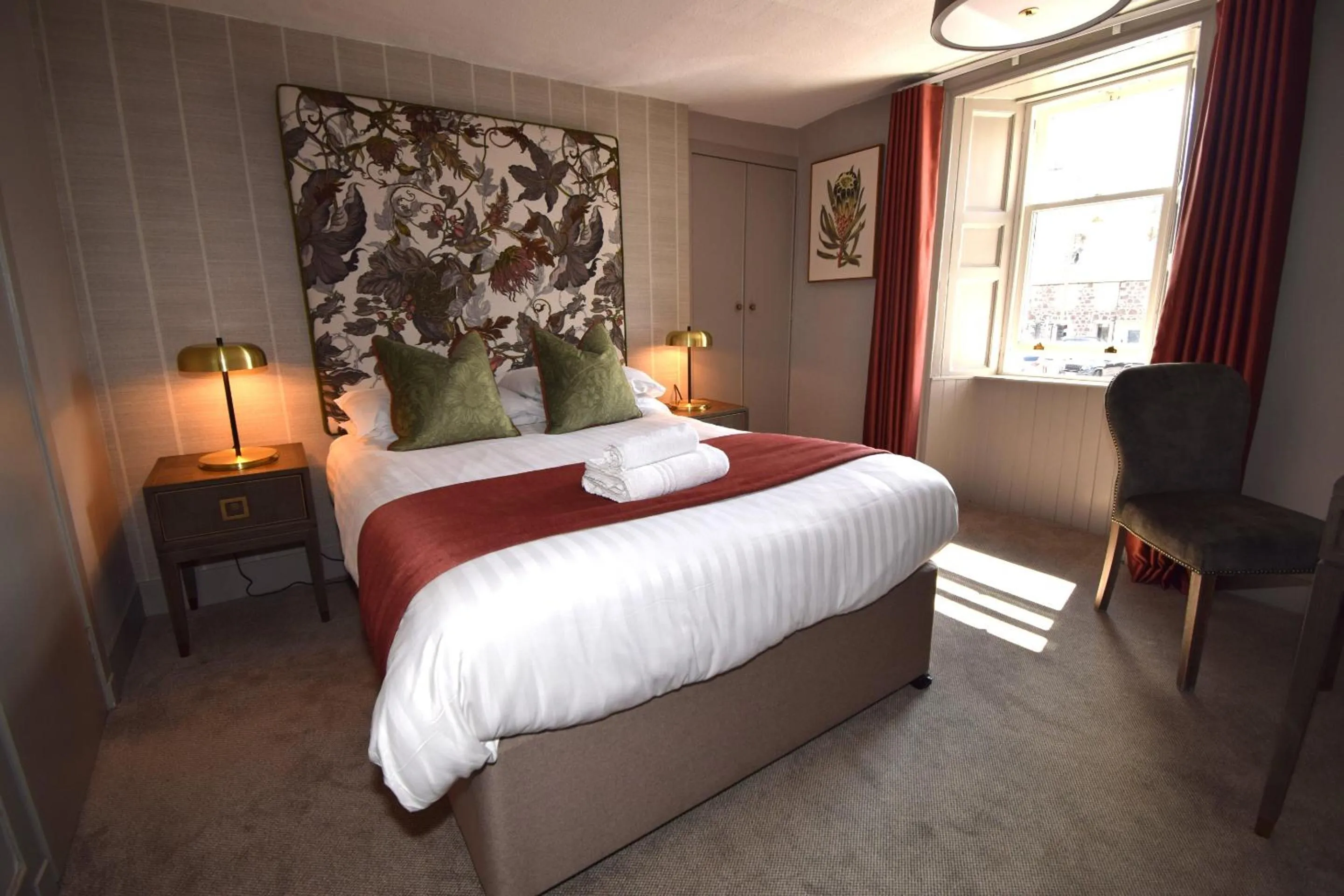Bedroom, Bed in Elphinstone Hotel