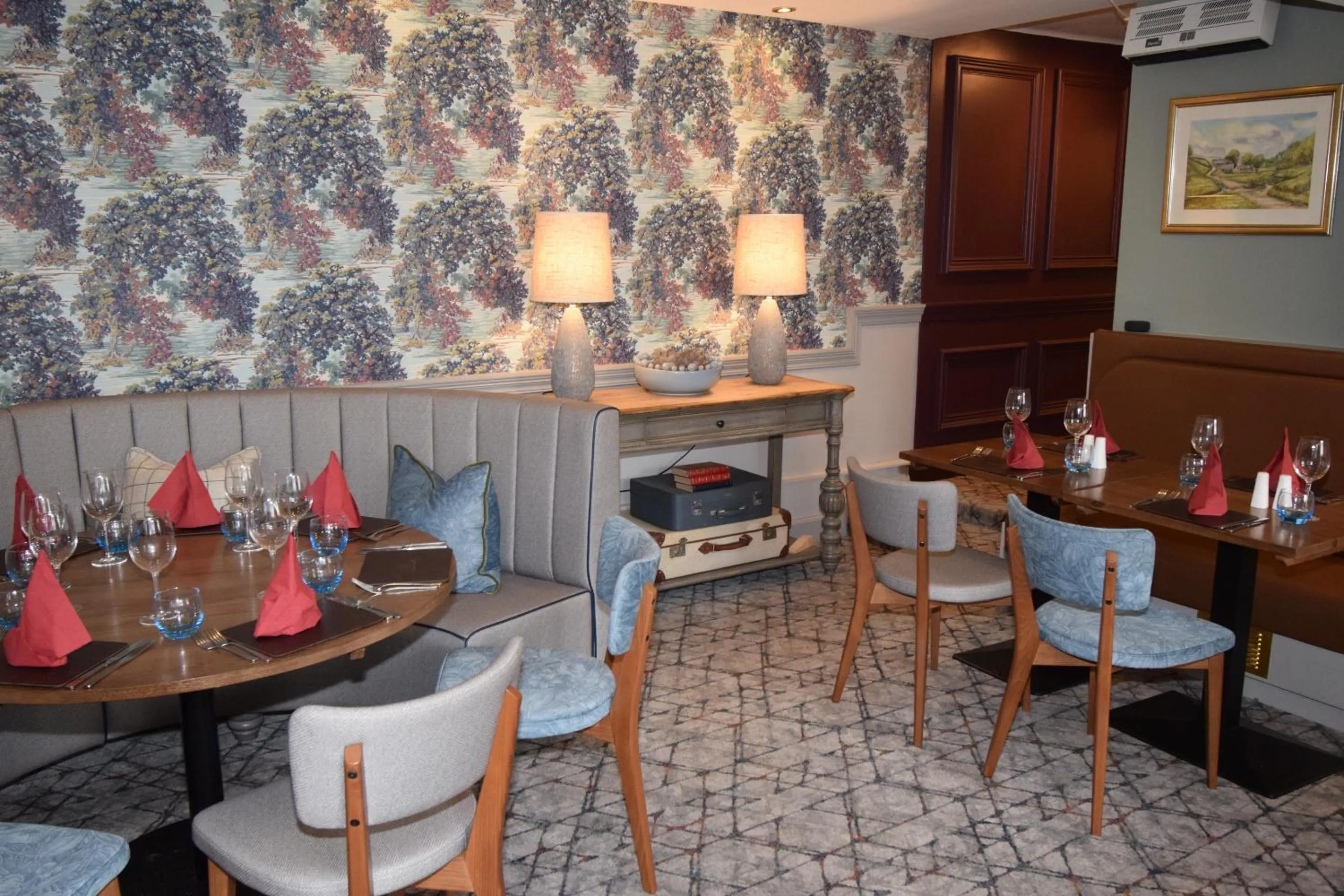 Dining area in Elphinstone Hotel