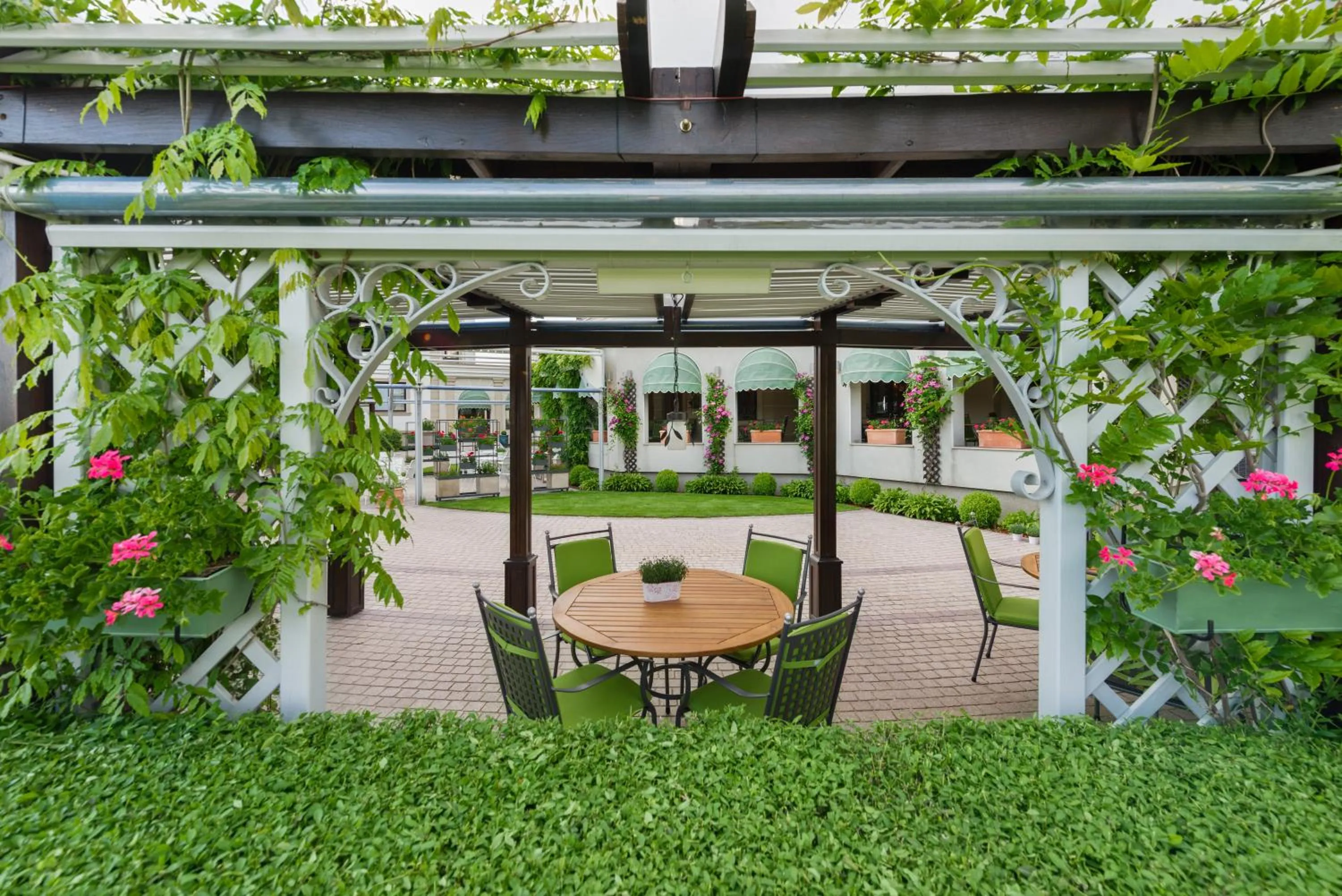 Garden in Hotel Sonnenhof