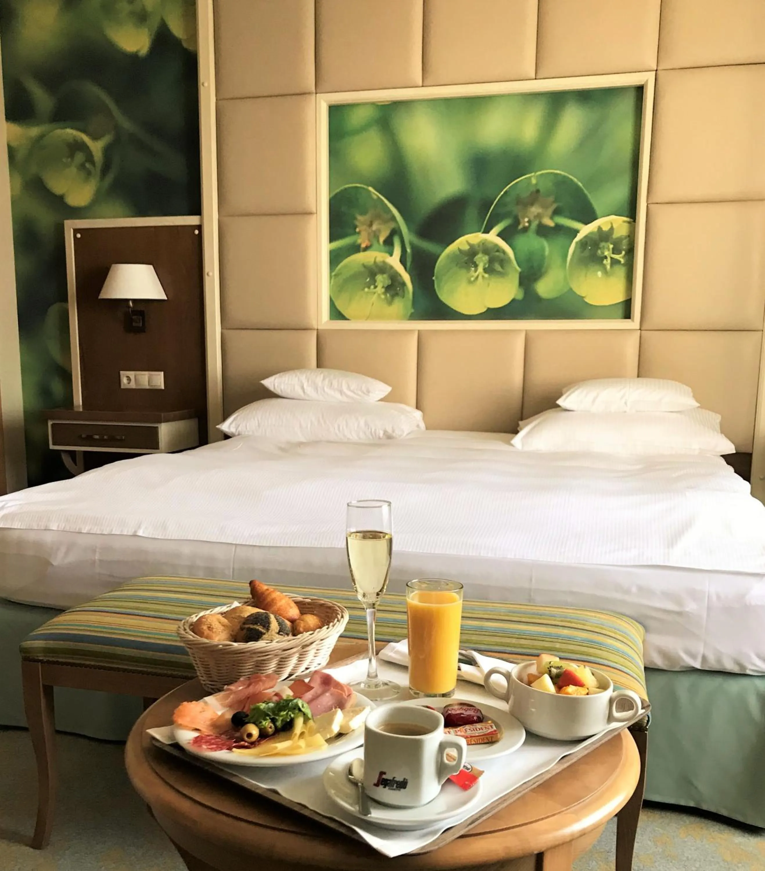 Bed in Hotel Sonnenhof