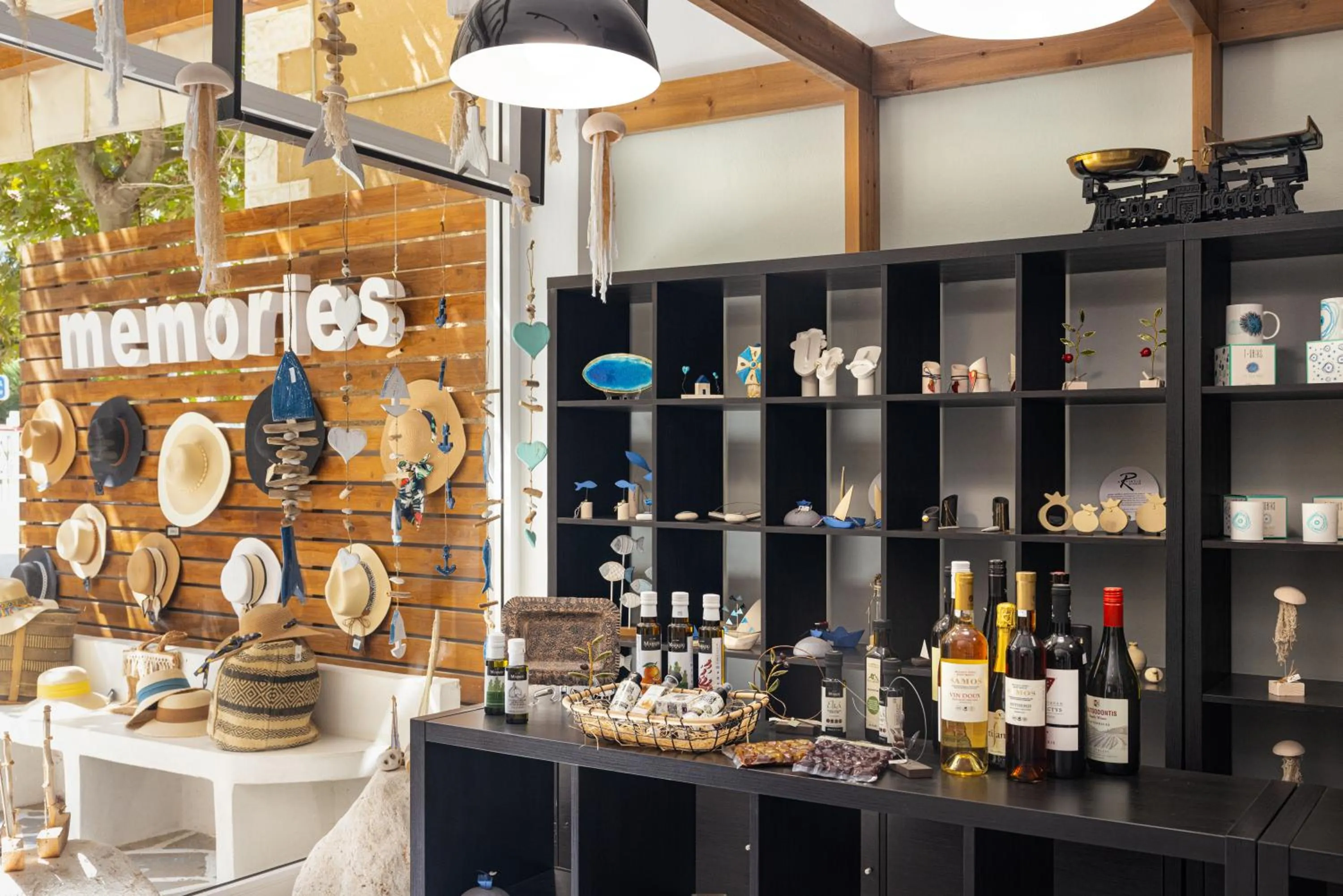 On-site shops in Samian Mare Hotel, Suites & Spa