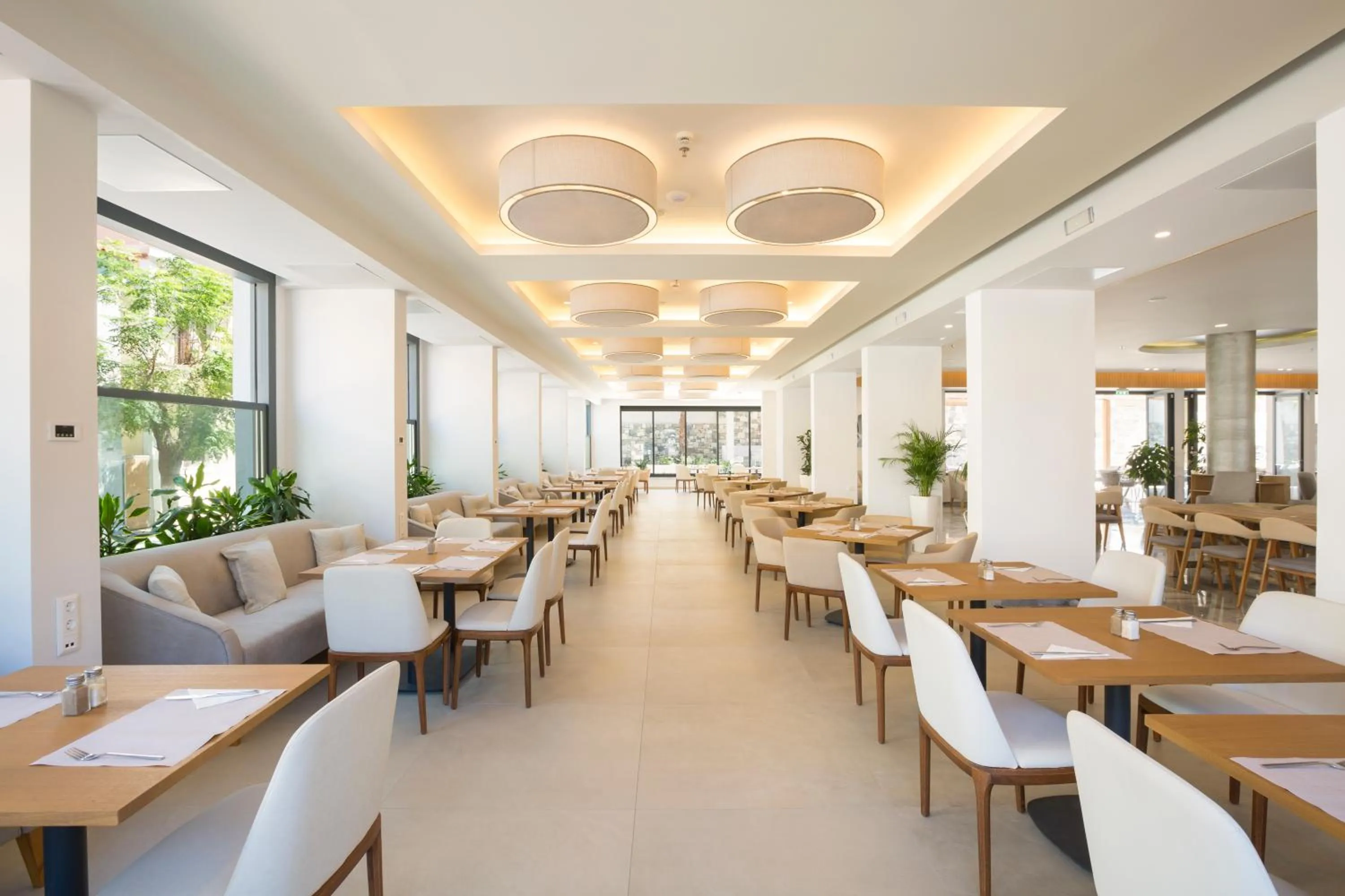 Restaurant/places to eat in Samian Mare Hotel, Suites & Spa