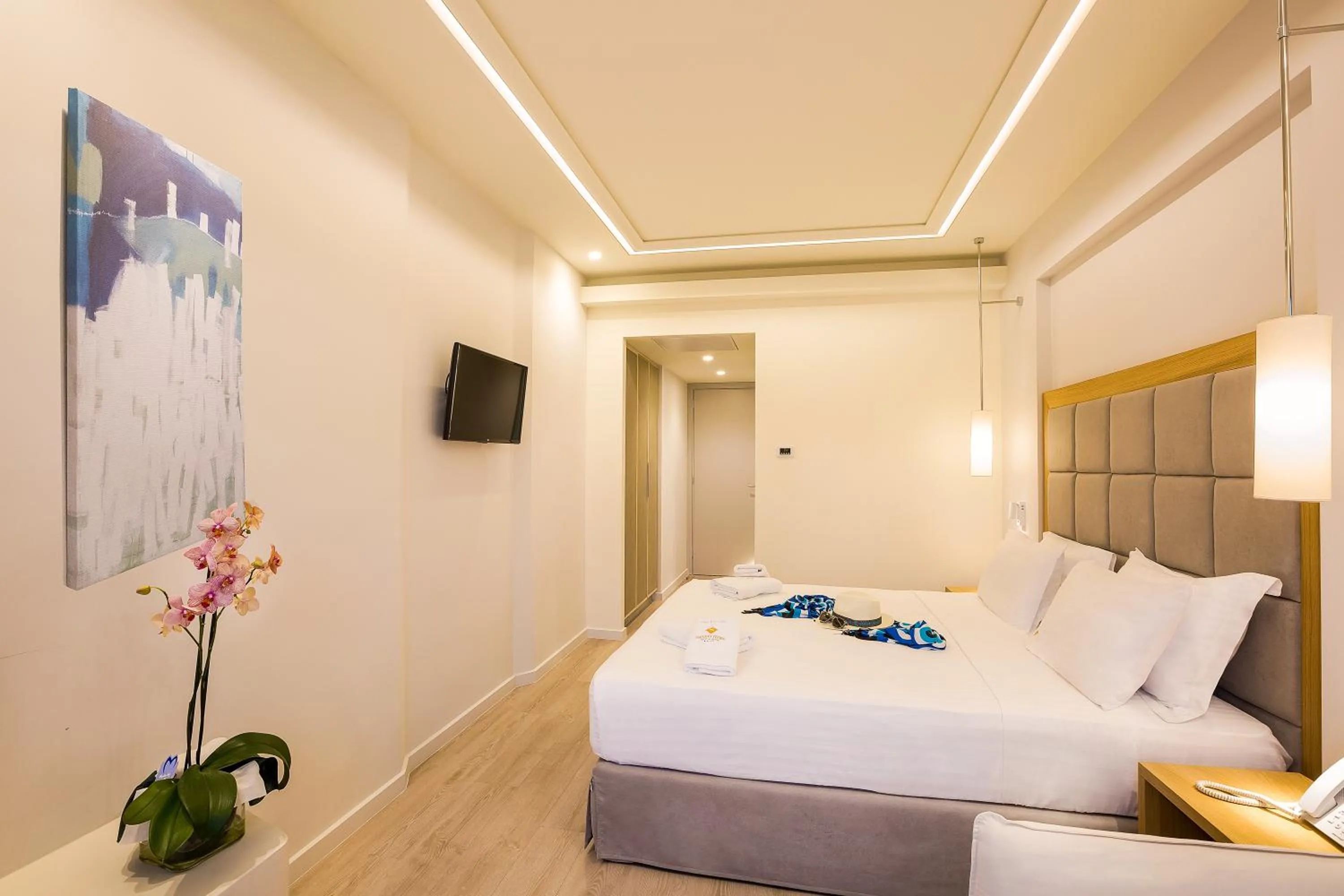 TV and multimedia in Samian Mare Hotel, Suites & Spa