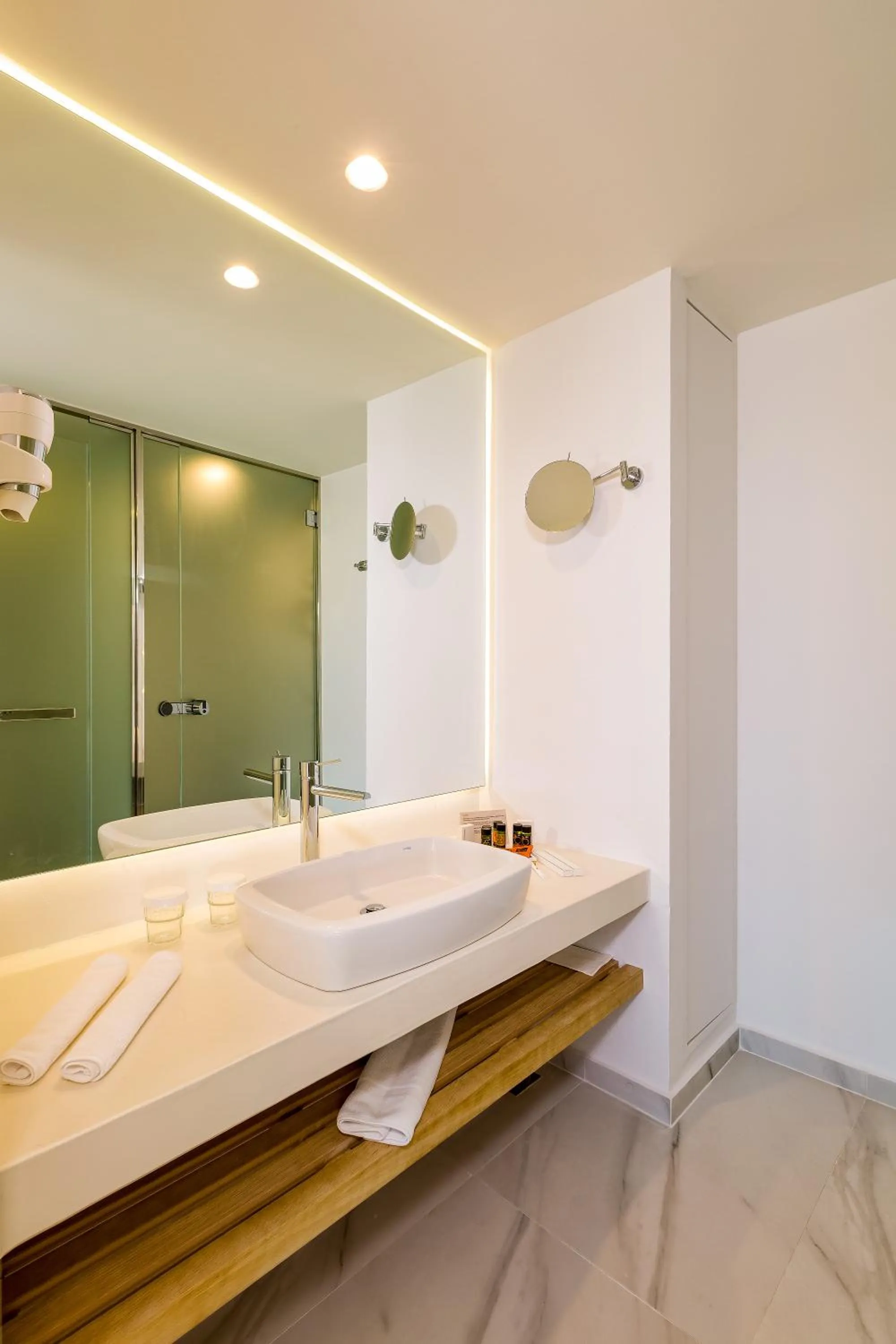 Shower in Samian Mare Hotel, Suites & Spa