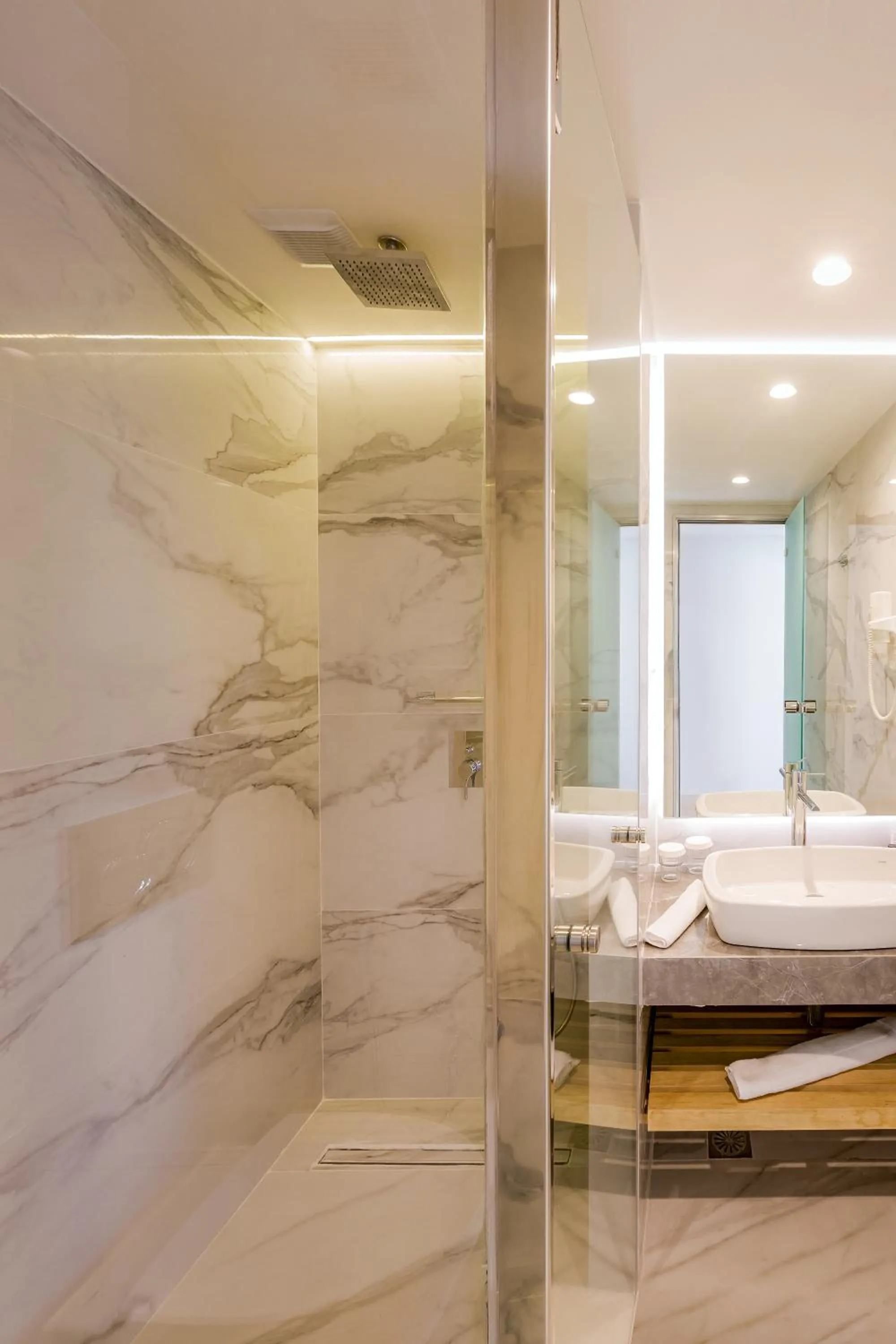 Shower in Samian Mare Hotel, Suites & Spa