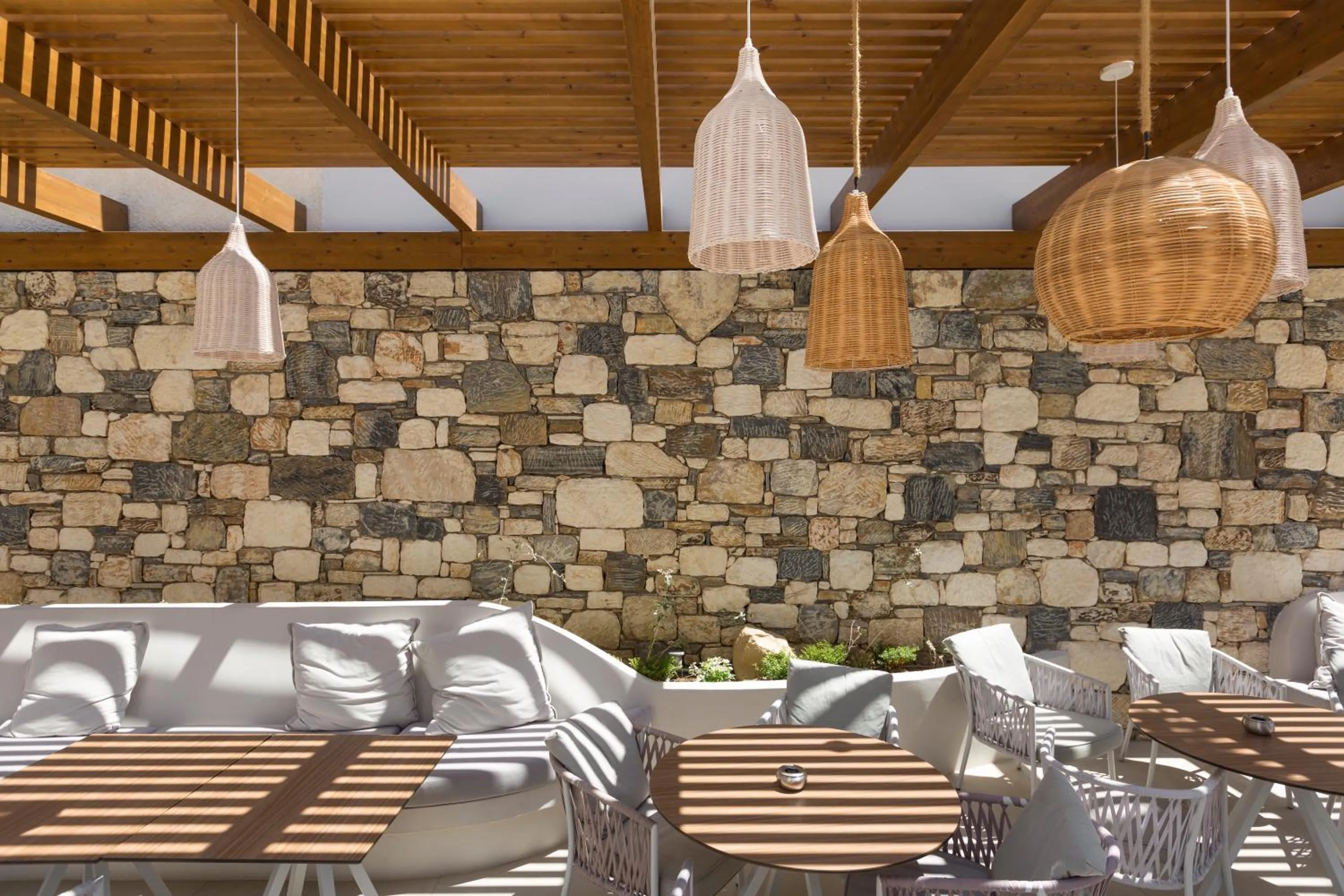 Communal lounge/ TV room in Samian Mare Hotel, Suites & Spa