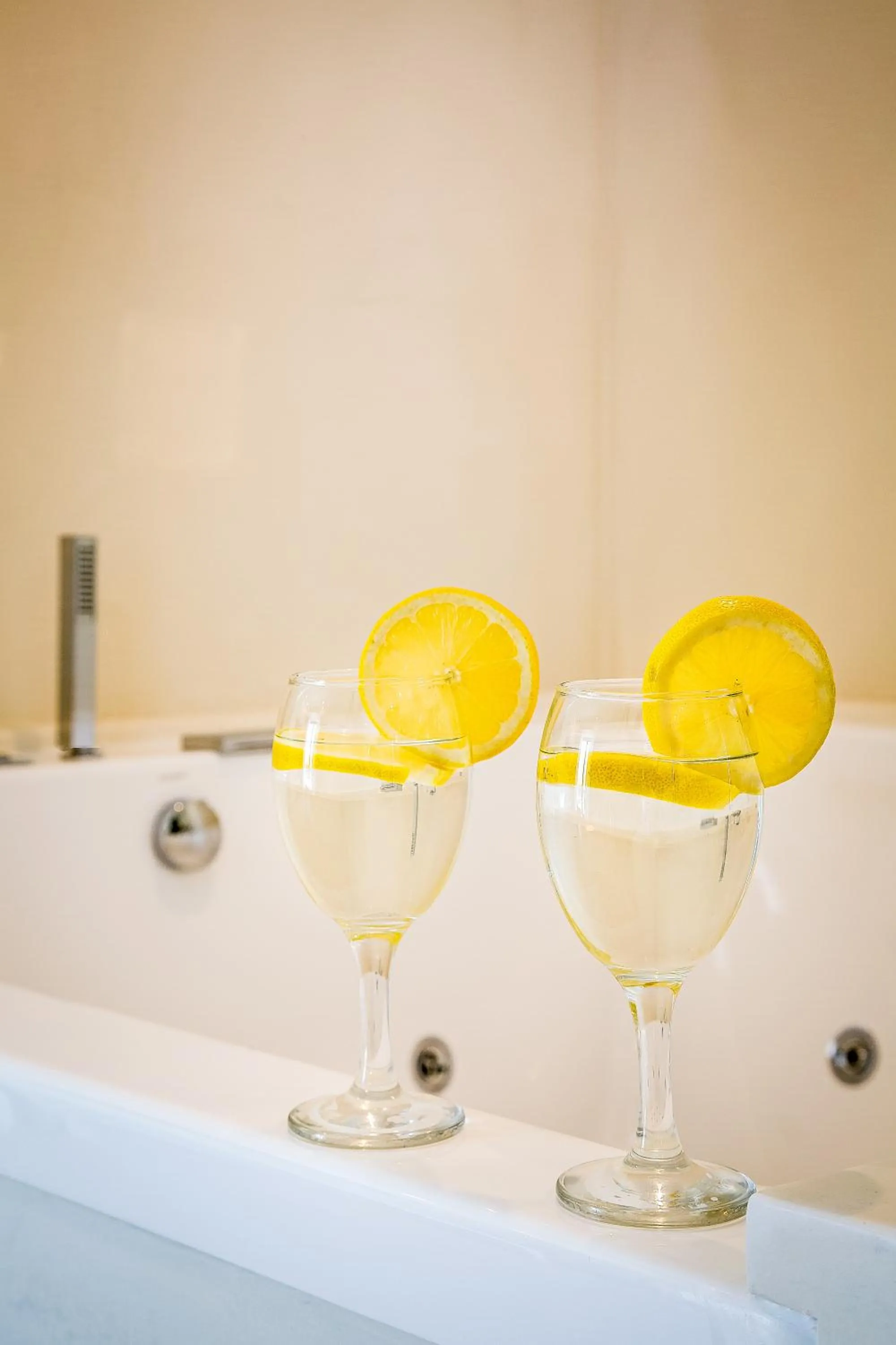 Hot Tub in Samian Mare Hotel, Suites & Spa