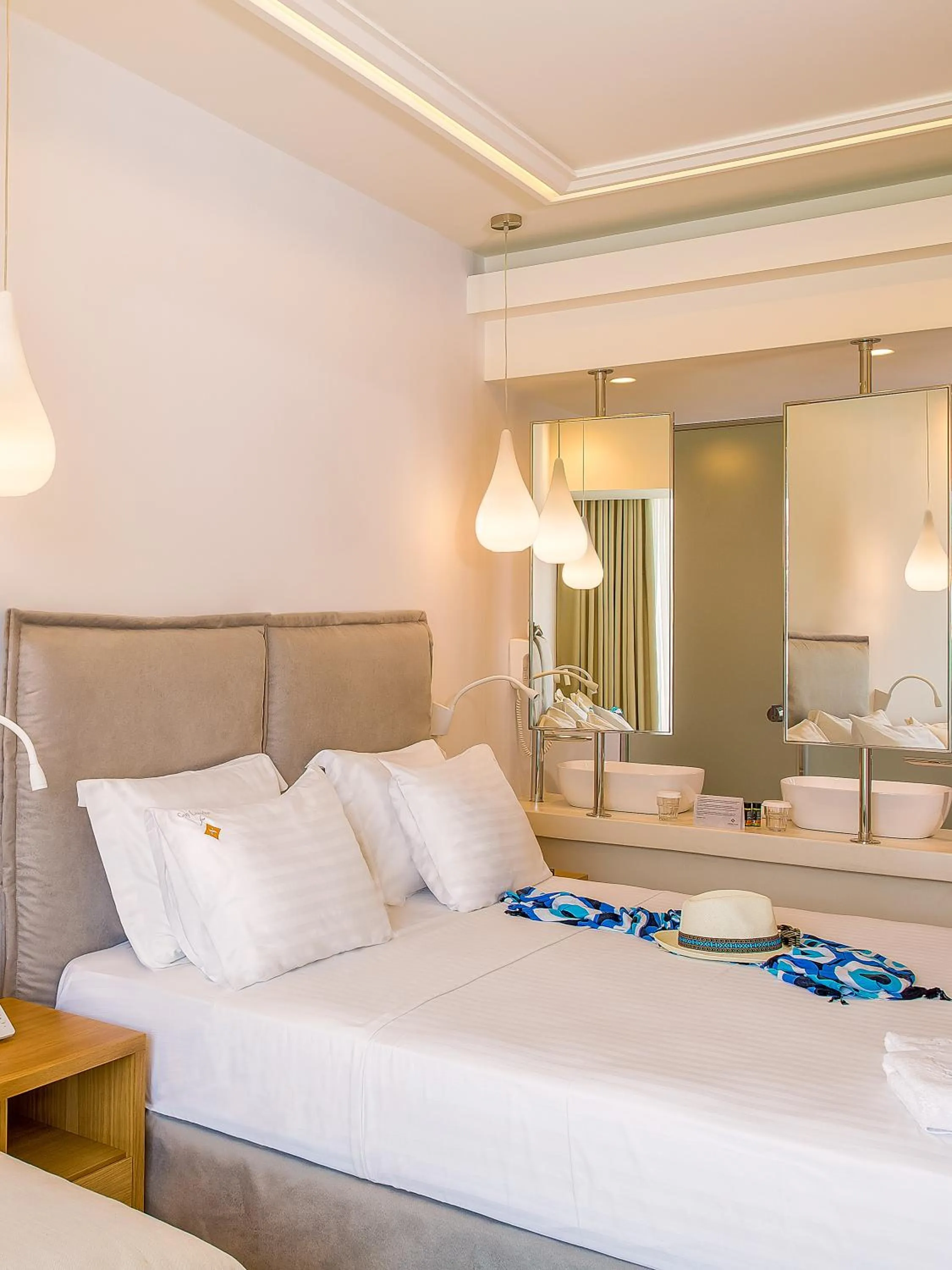 Shower in Samian Mare Hotel, Suites & Spa