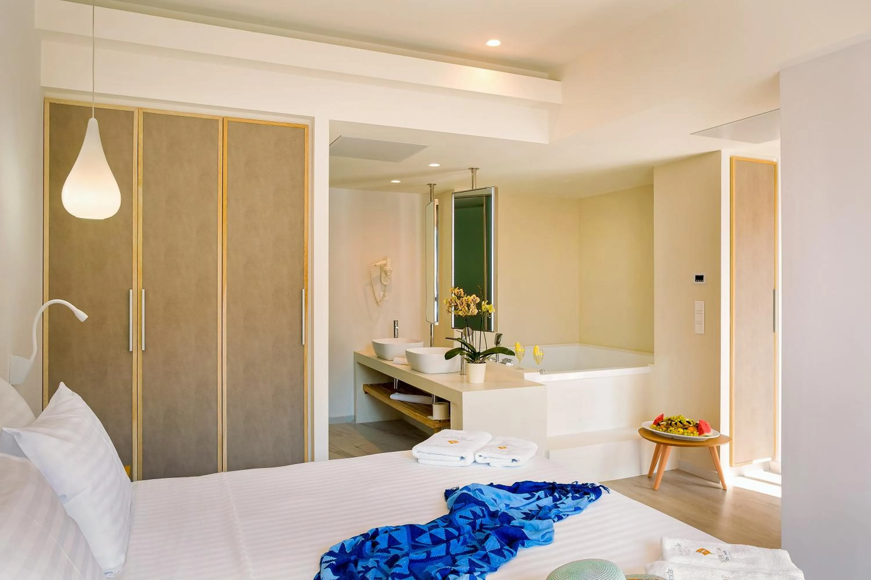 Hot Tub in Samian Mare Hotel, Suites & Spa