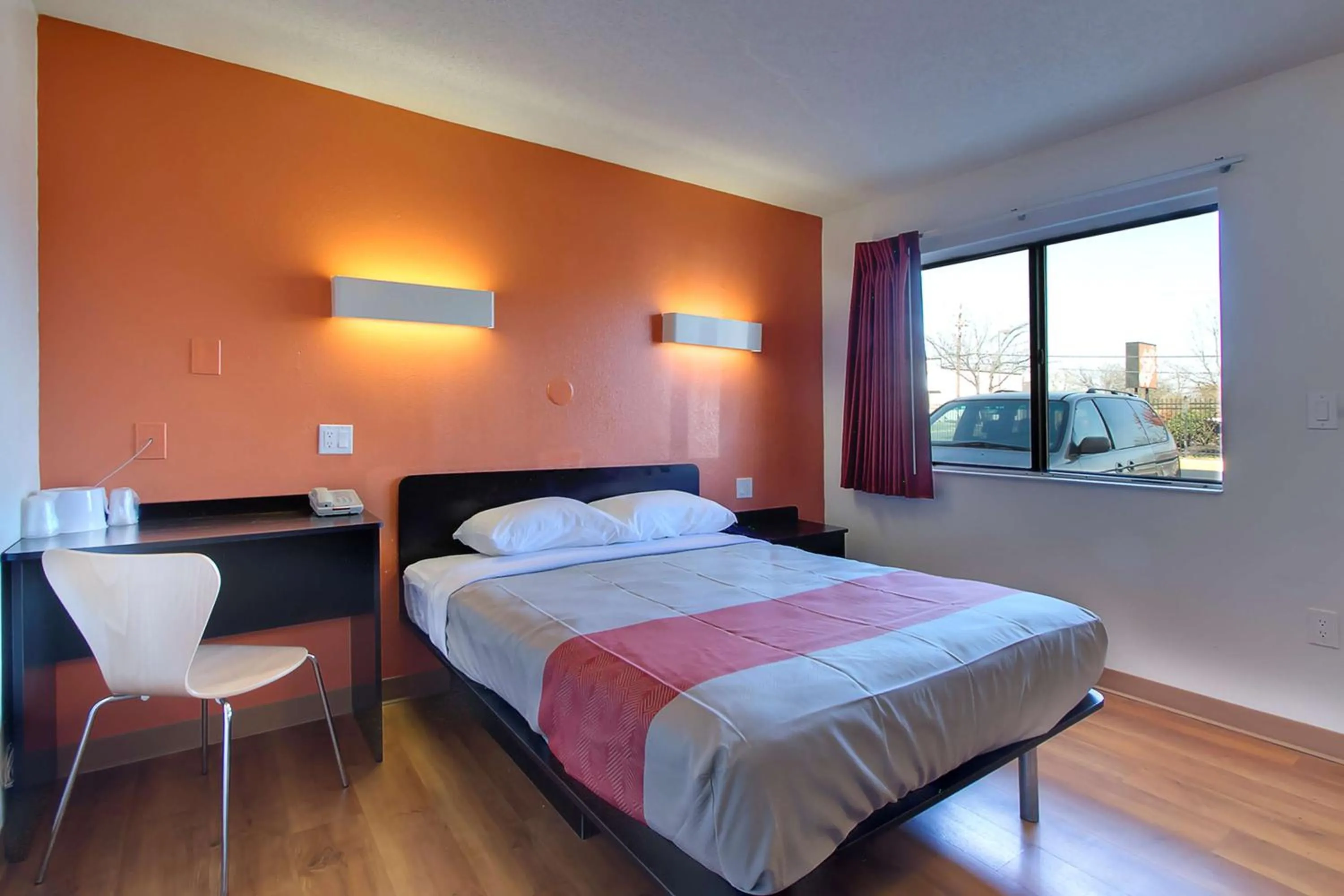 Photo of the whole room, Bed in Motel 6 Capitol Heights, MD - Washington