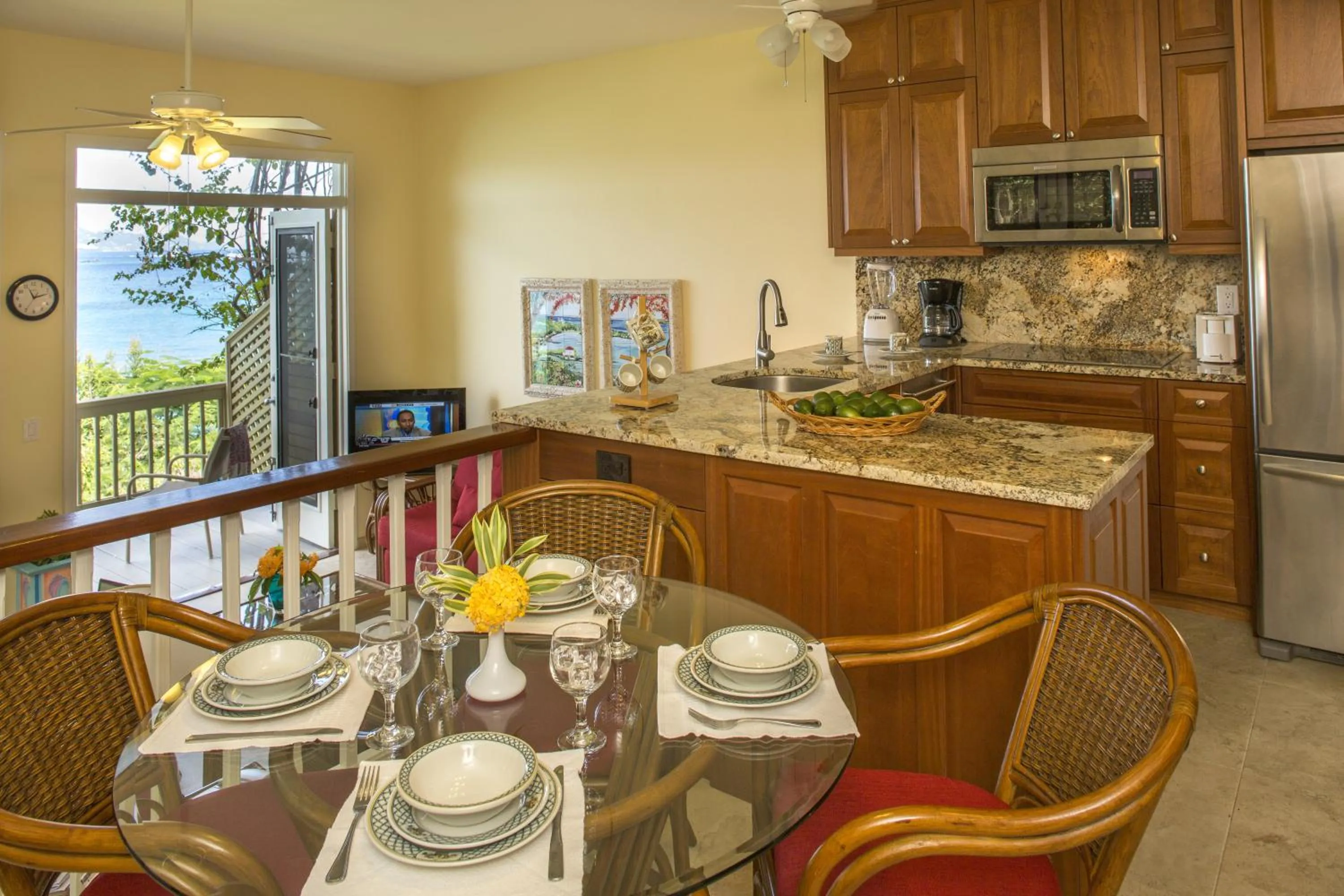 Dining area in Gallows Point Resort