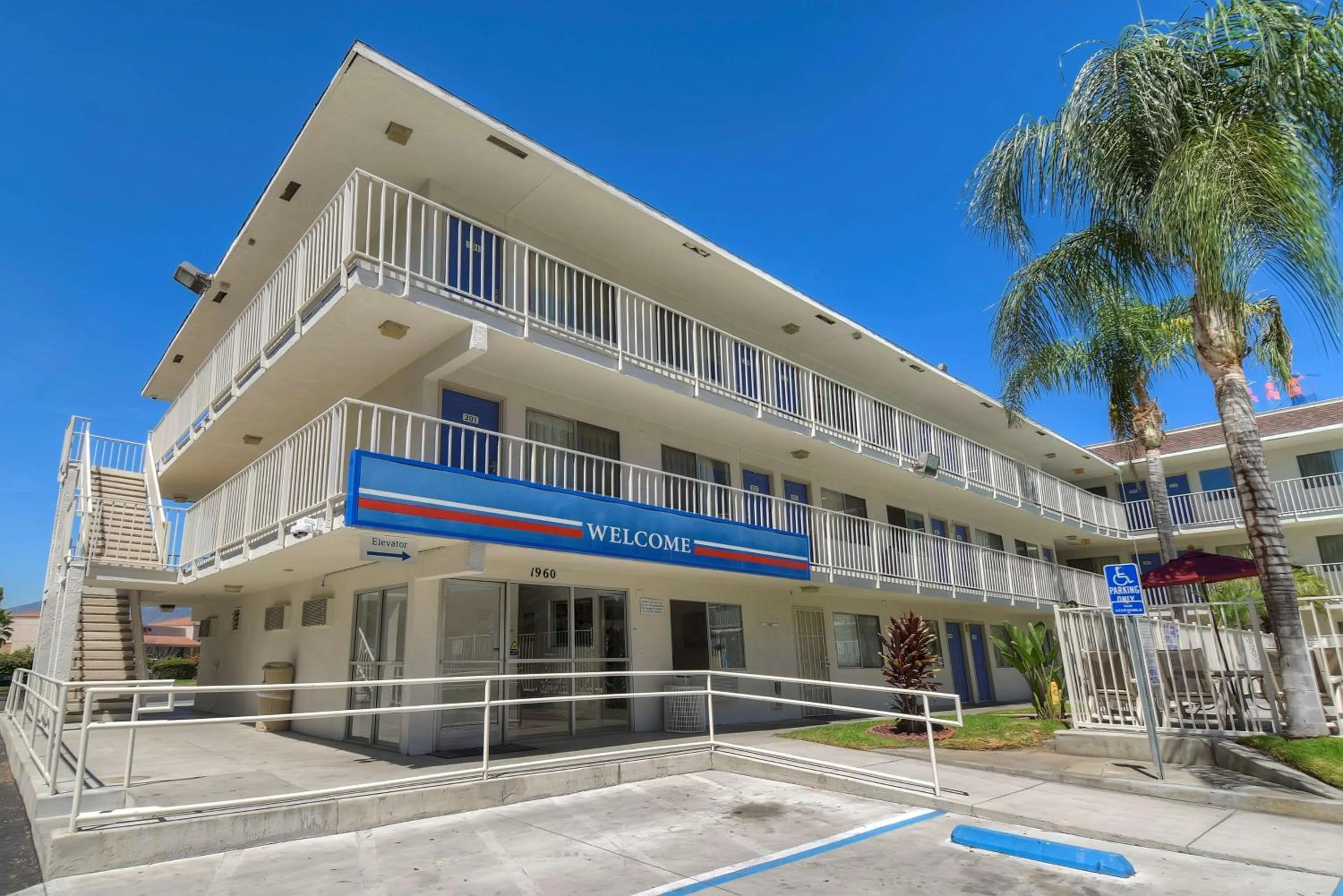 Property building in Motel 6-San Bernardino, CA - North