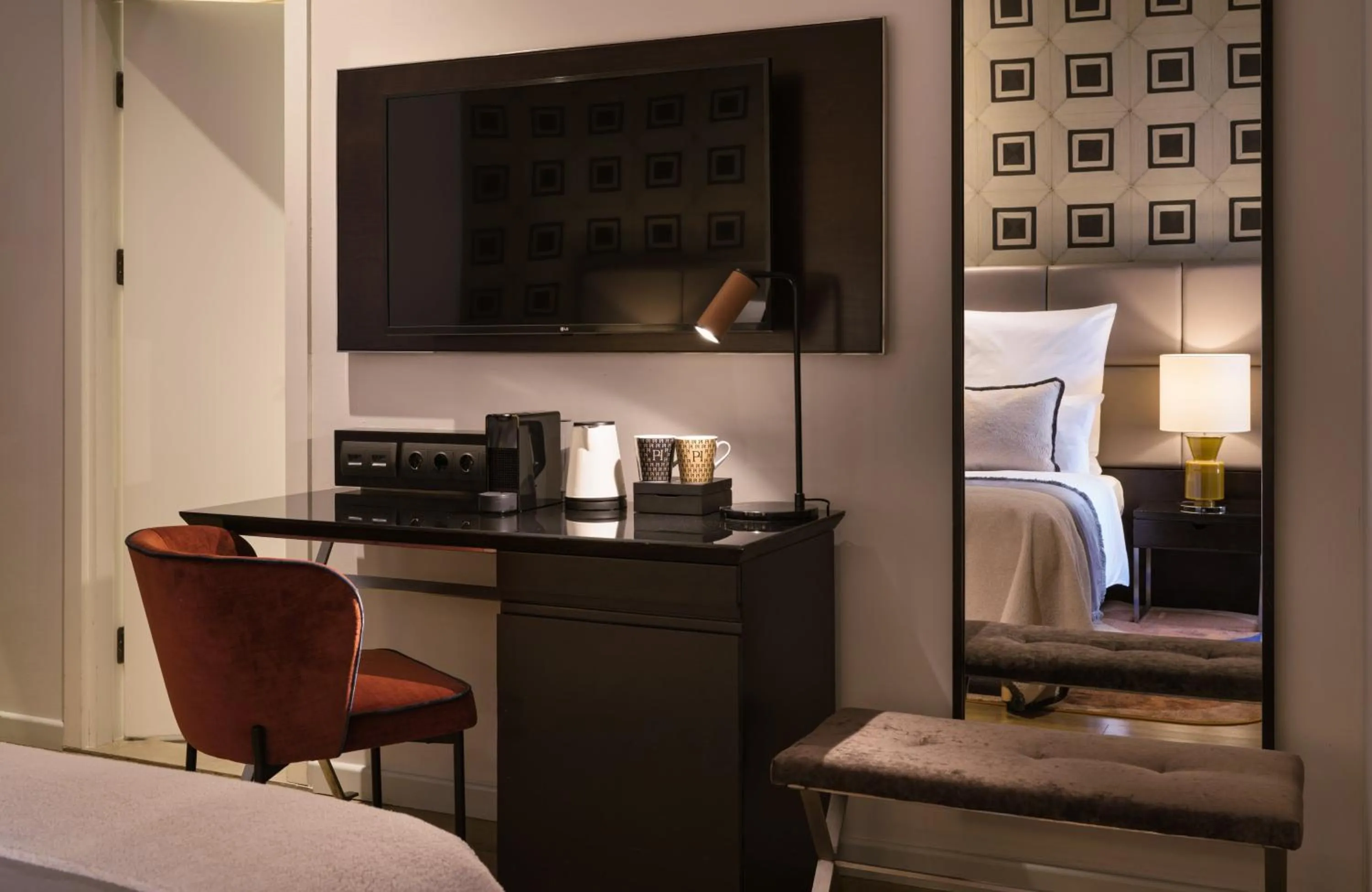 Photo of the whole room, Bed in The Posthouse Berlin Potsdamer Platz- Leonardo Limited Edition