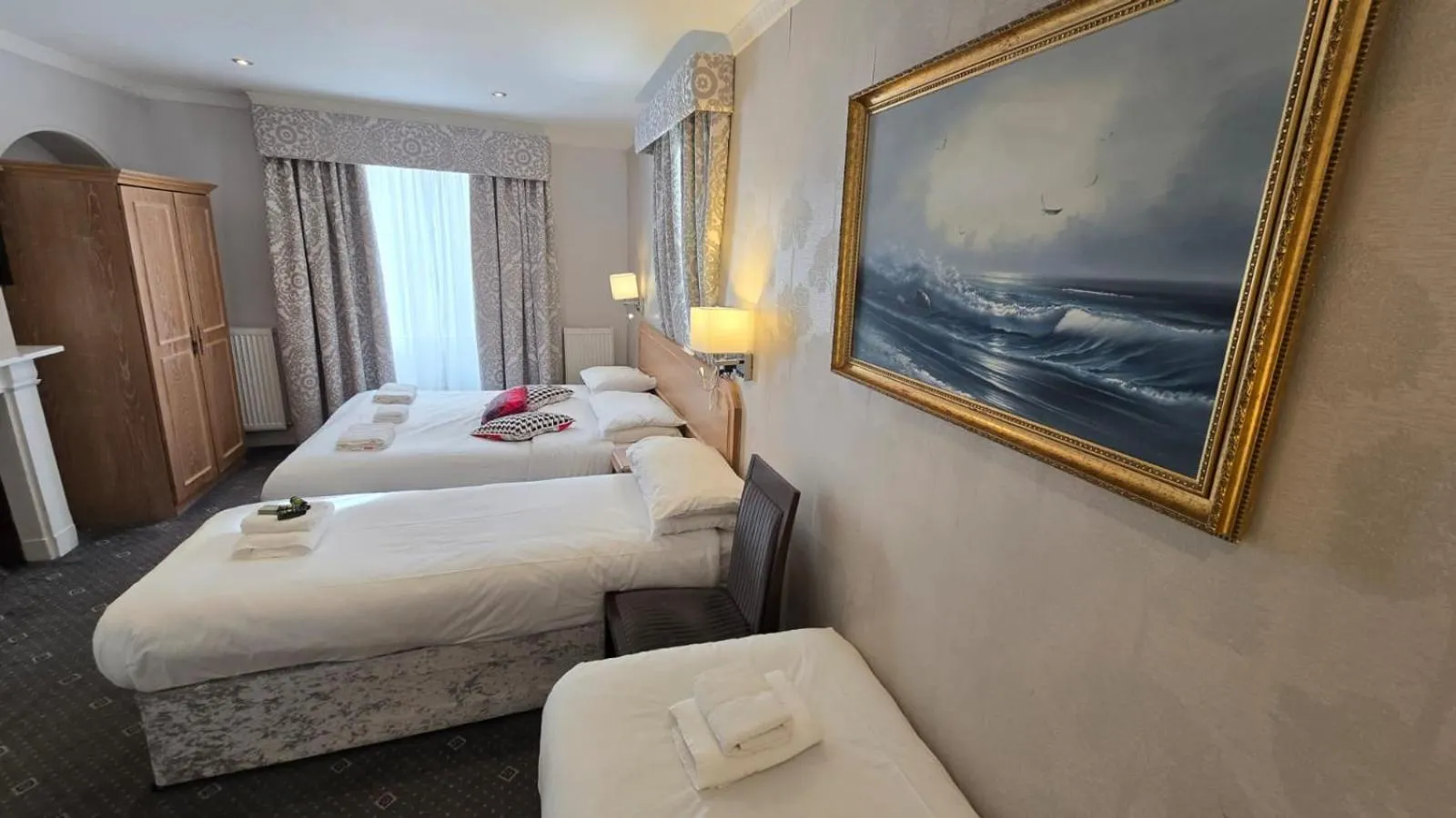 Bedroom, Bed in Admiral Hotel at Park Avenue