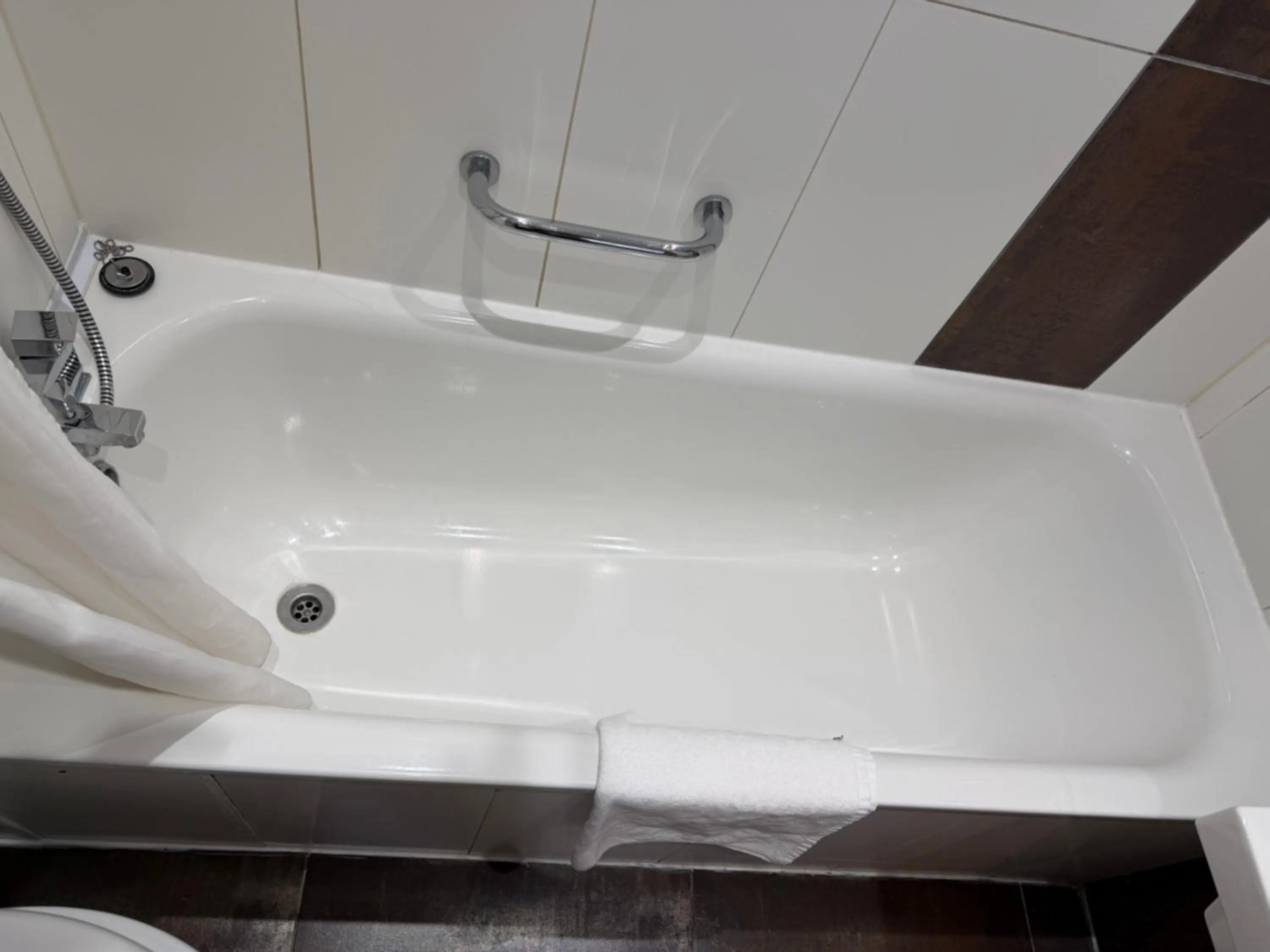 Bathroom in Admiral Hotel at Park Avenue