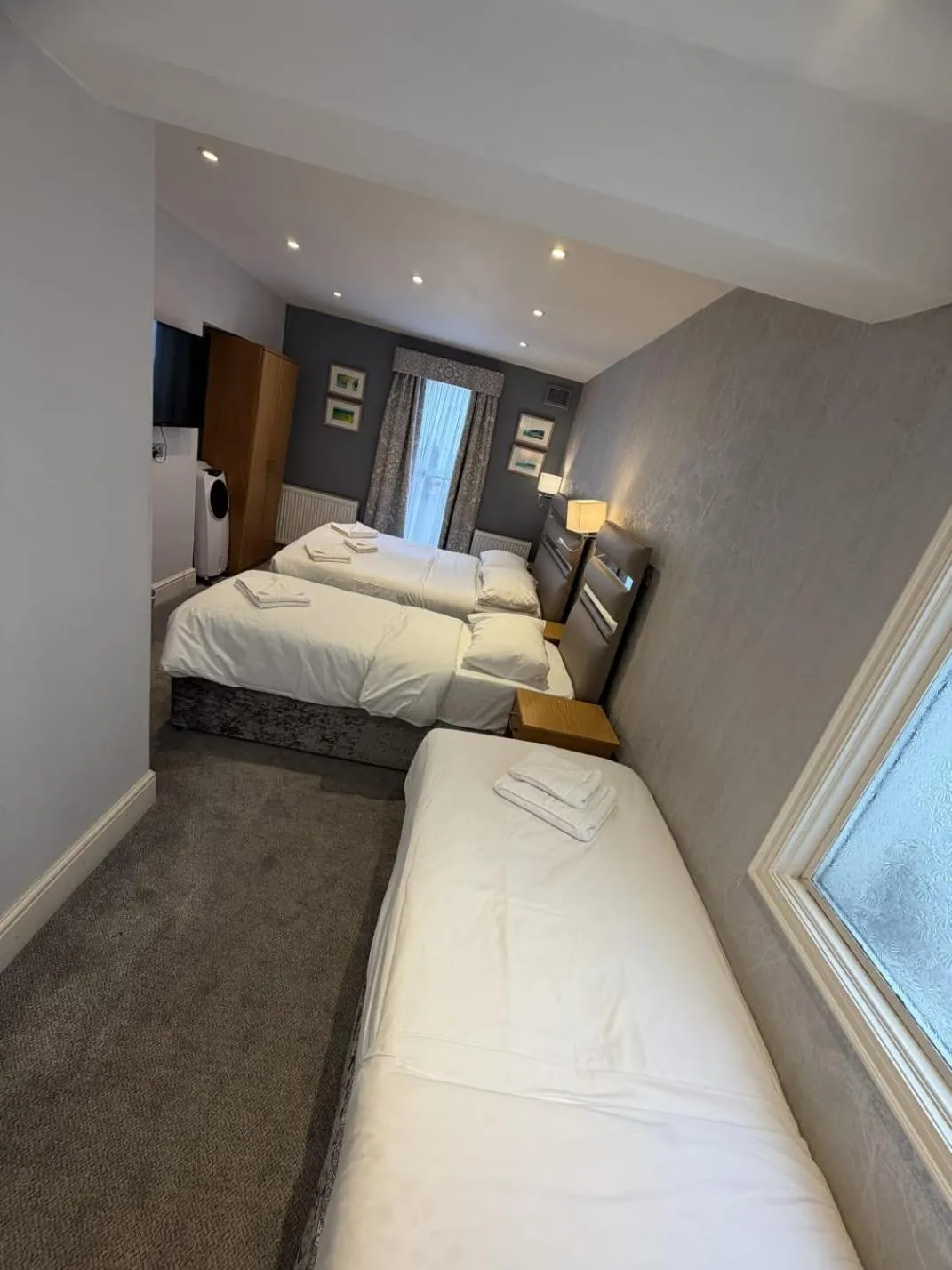 Bedroom, Bed in Admiral Hotel at Park Avenue