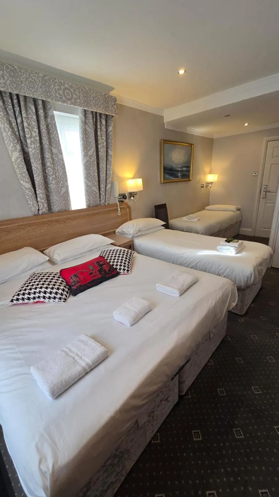 Bedroom, Bed in Admiral Hotel at Park Avenue