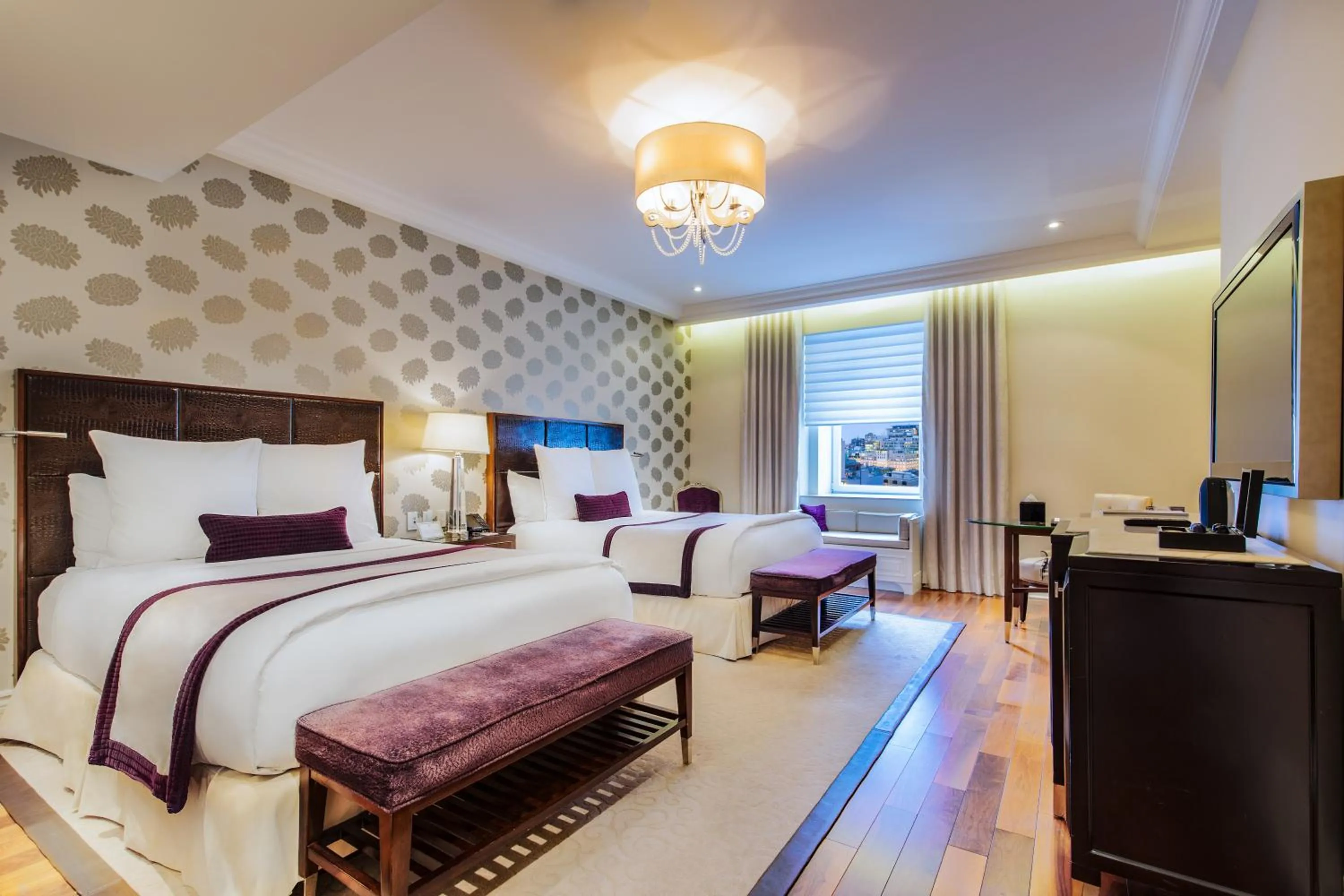 Bedroom, Bed in The Ritz-Carlton, Montreal