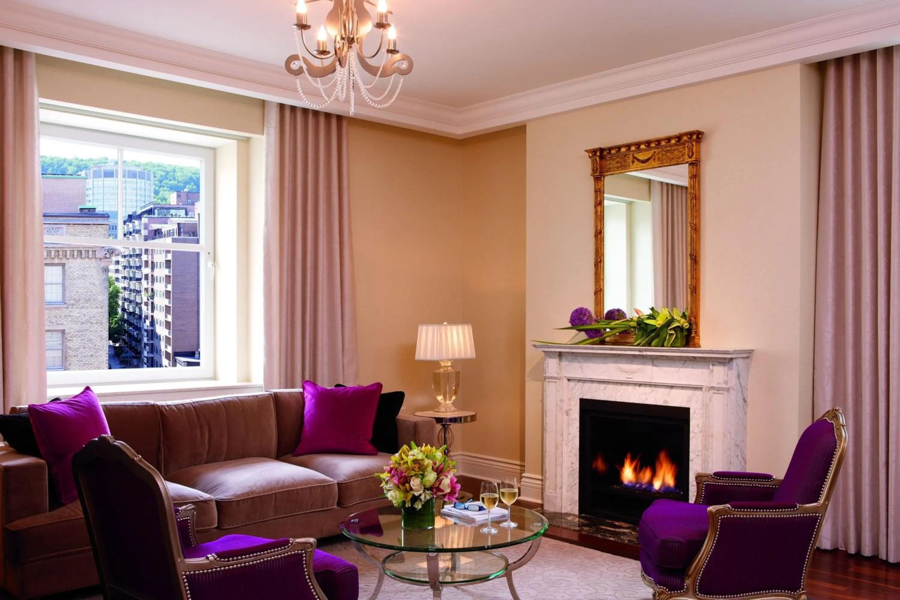 Living room in The Ritz-Carlton, Montreal