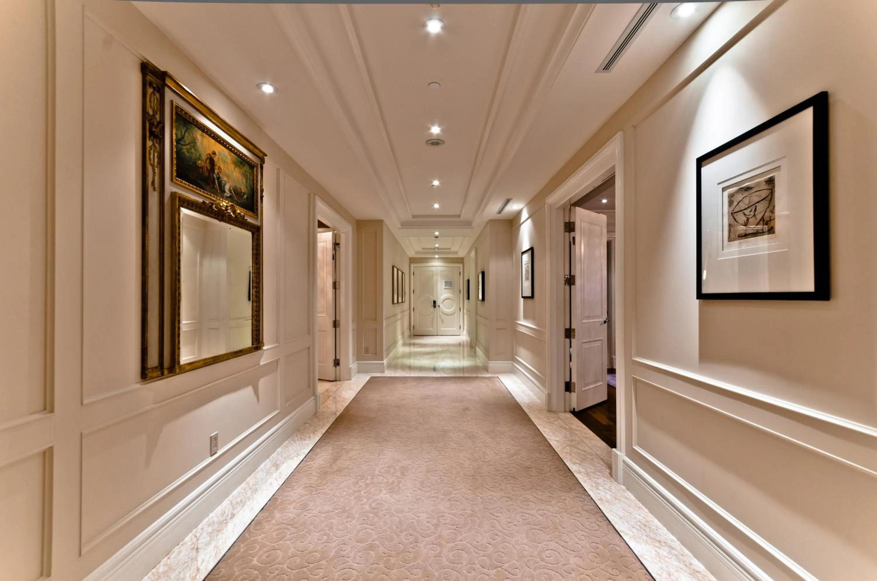 Bedroom in The Ritz-Carlton, Montreal