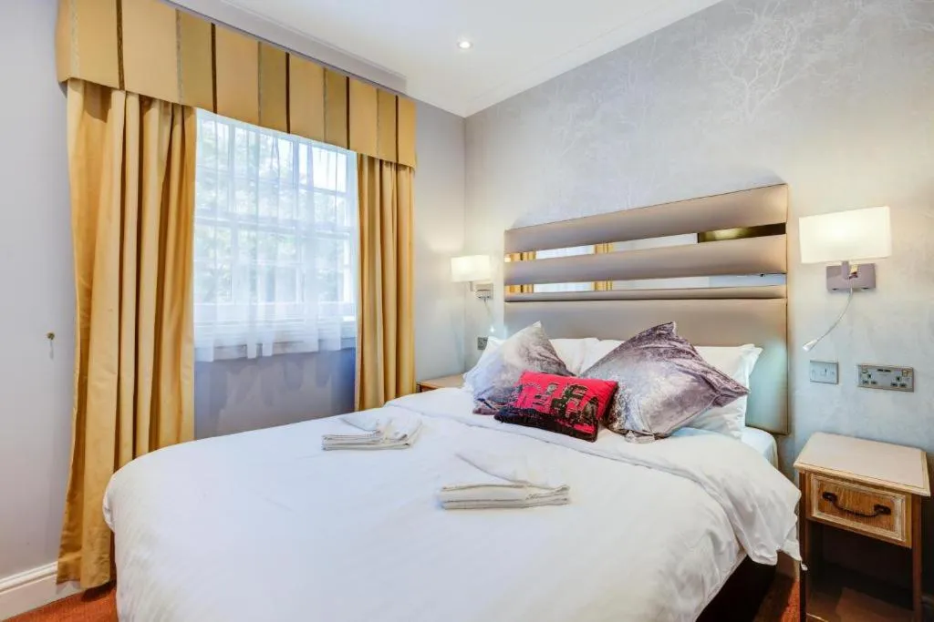 Bed in KingswayPark Hotel at Park Avenue