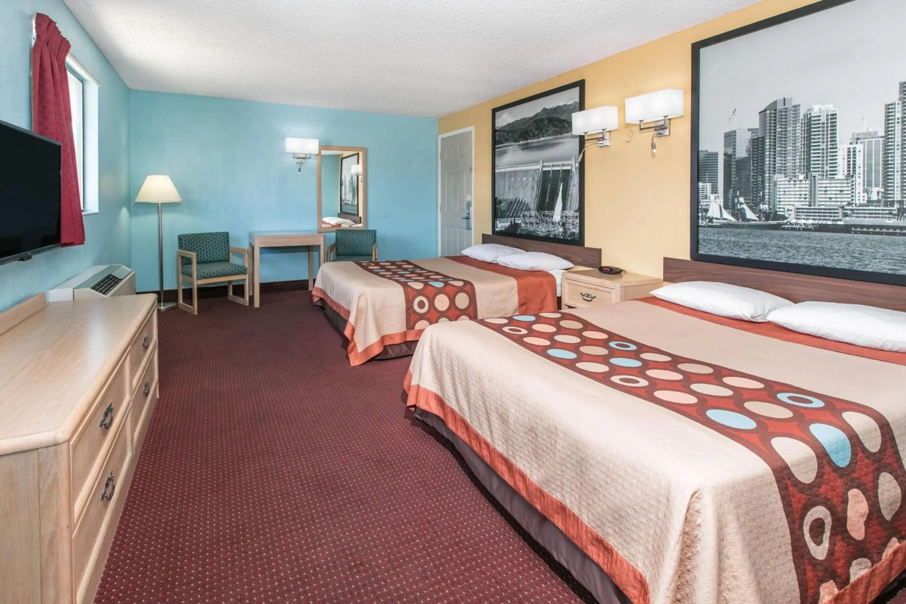 Photo of the whole room, Bed in Super 8 by Wyndham Bishop