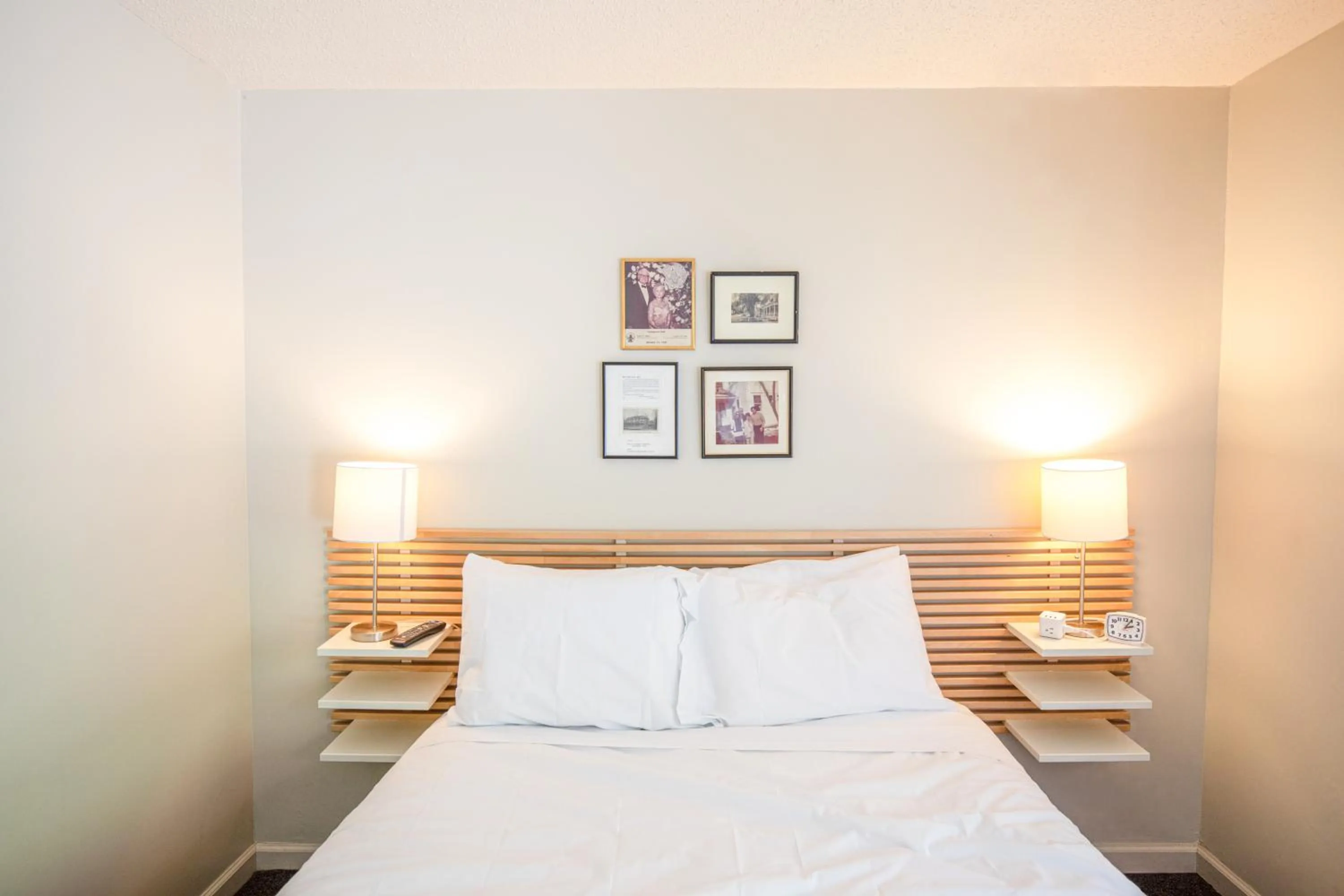 Bedroom, Bed in The Little Lion