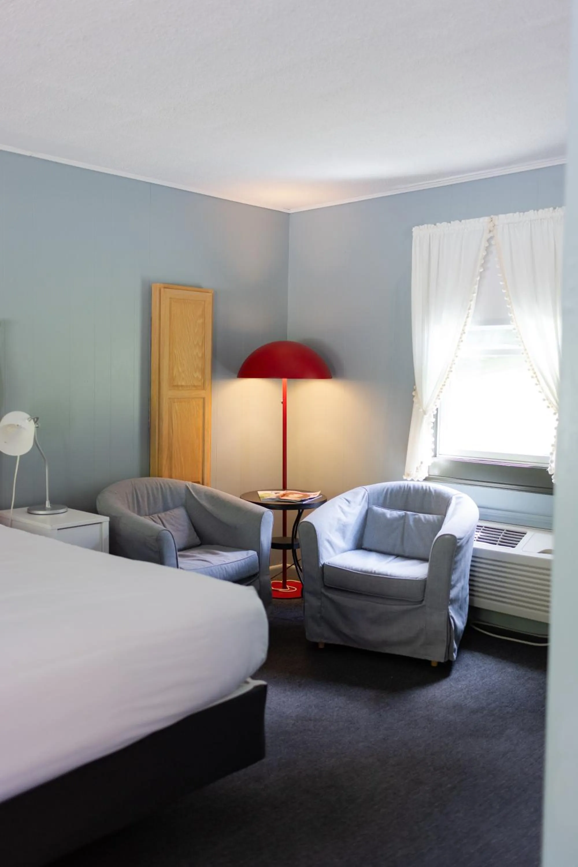 Seating area, Bed in The Little Lion