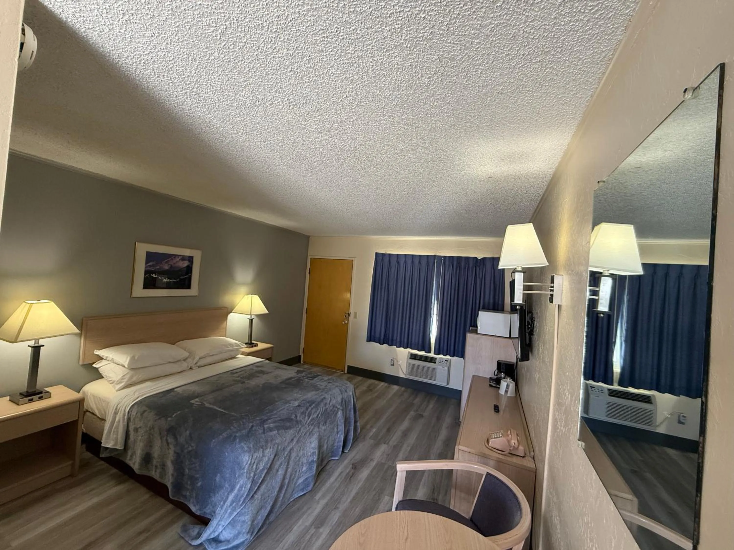 Bed in Pine Needles Inn