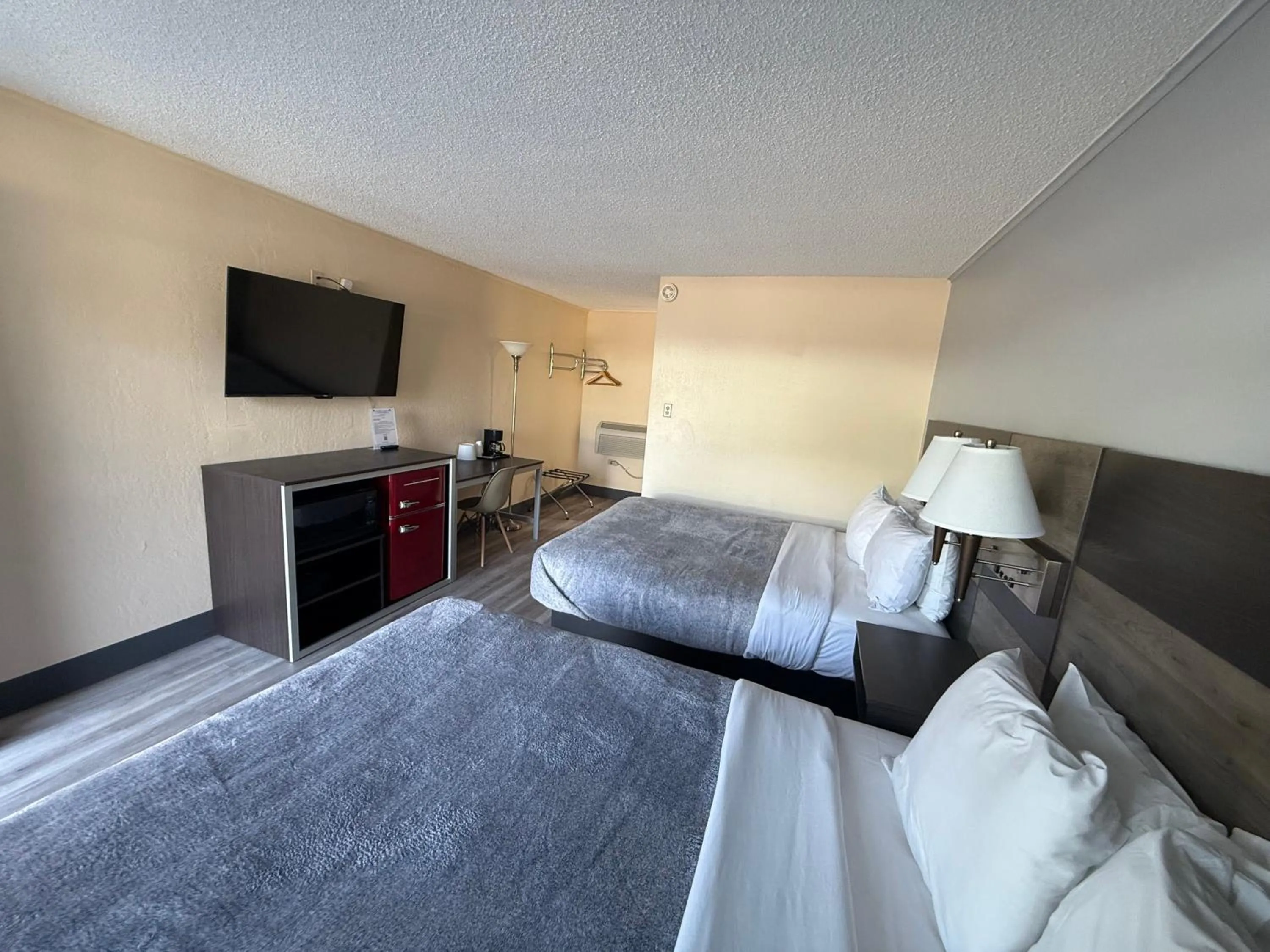 Bed in Pine Needles Inn