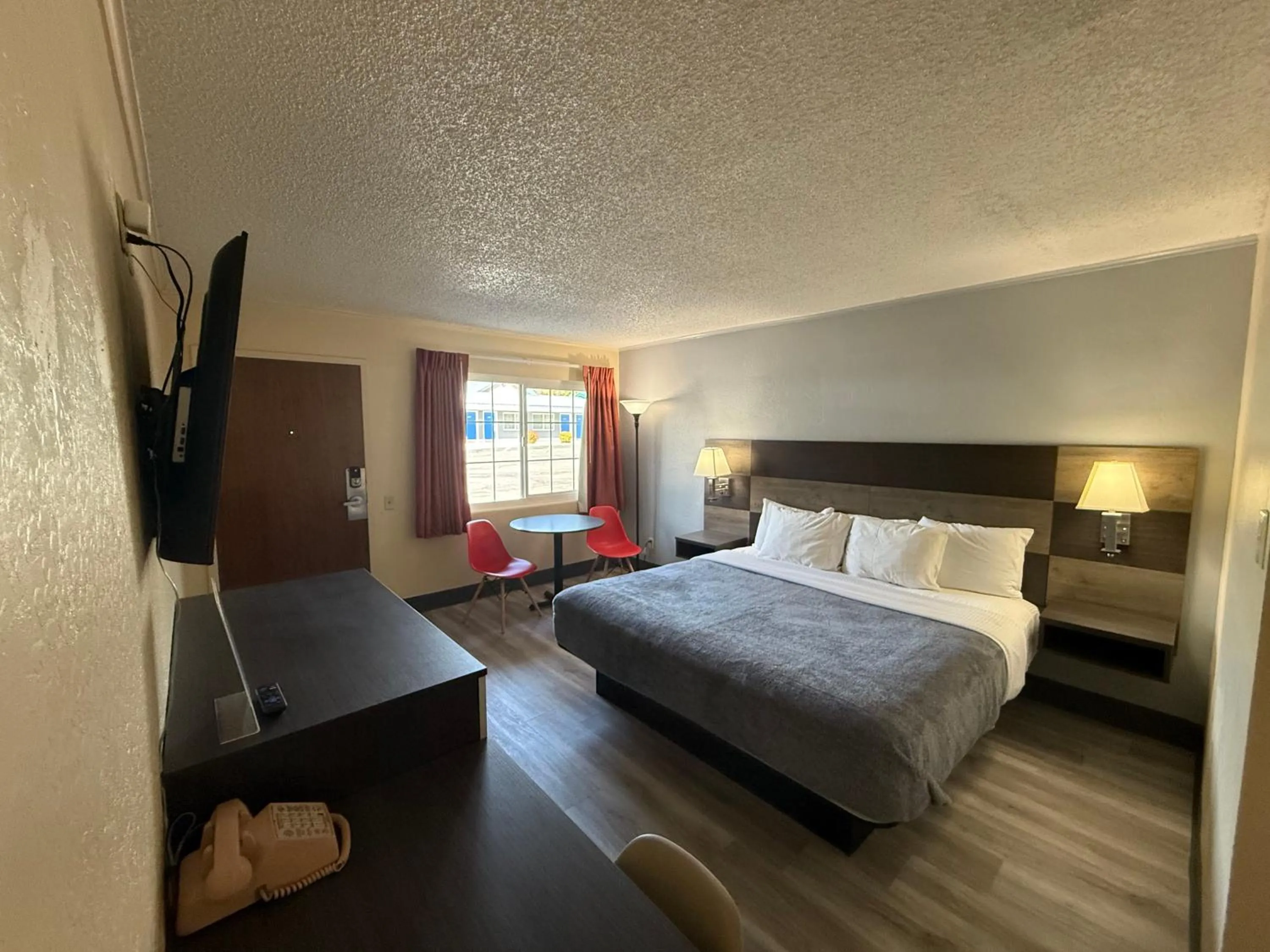 Bed in Pine Needles Inn